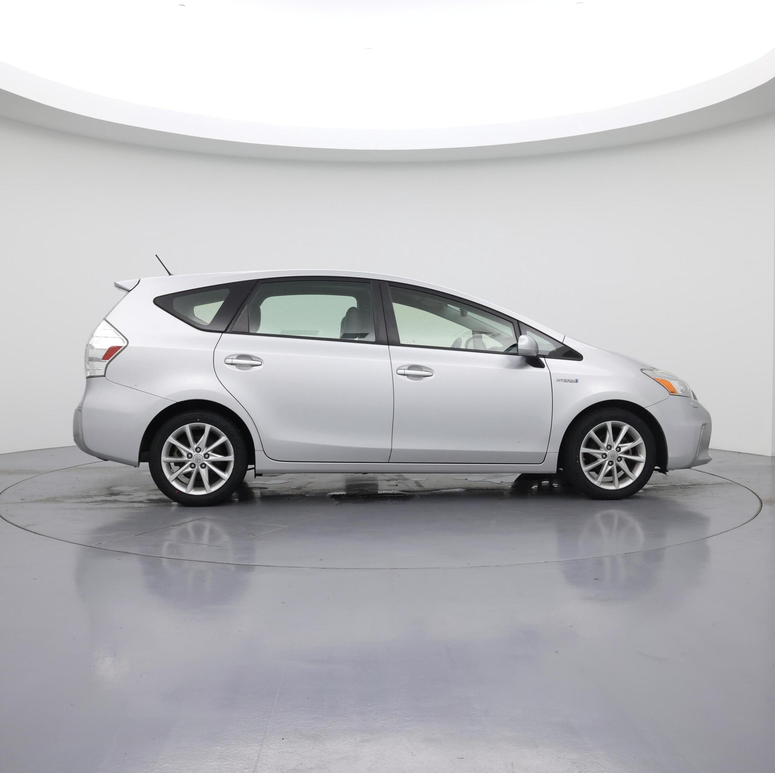 Thumbnail: 2014 Toyota Prius v - 7
