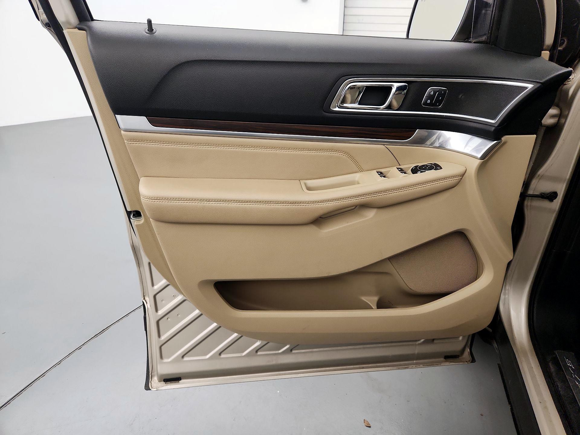 Thumbnail: 2017 Ford Explorer - 12