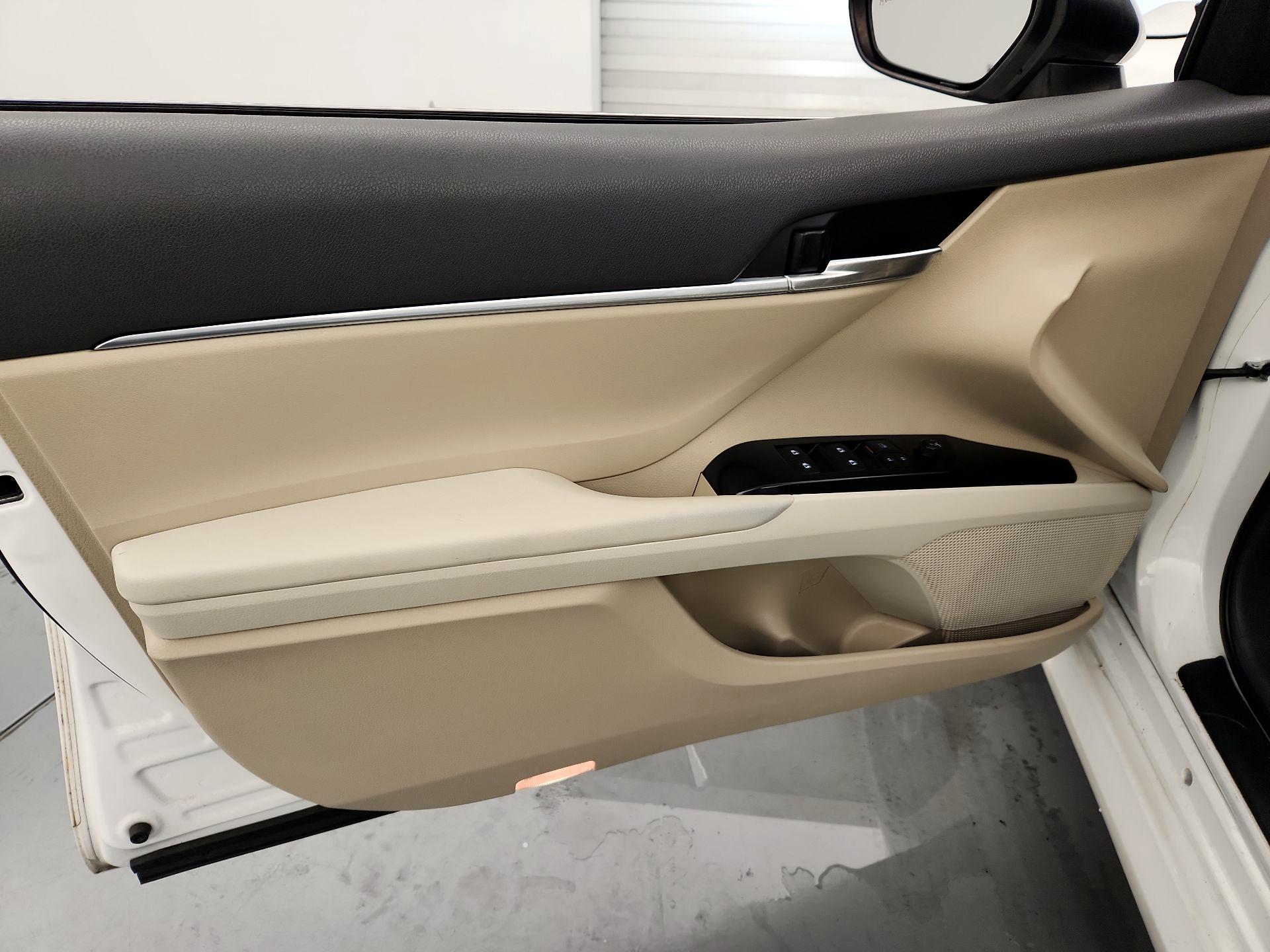 Thumbnail: 2018 Toyota Camry - 12