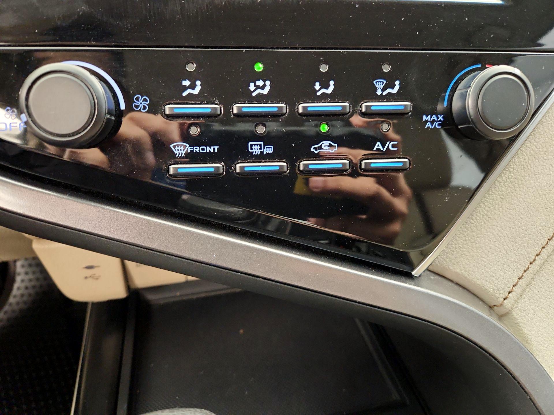 Thumbnail: 2018 Toyota Camry - 16