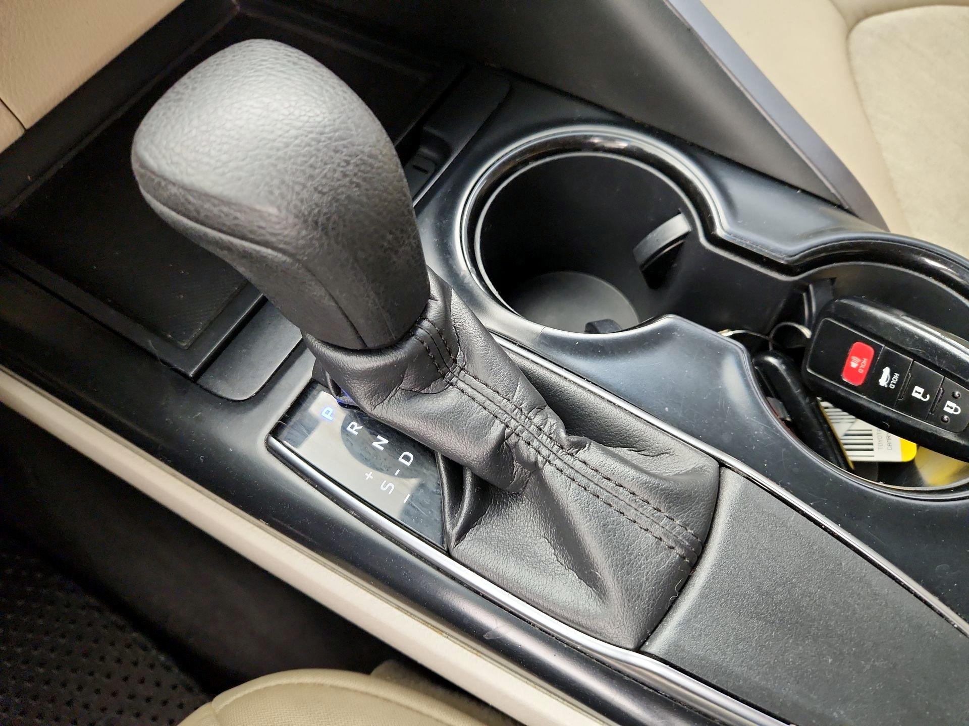 Thumbnail: 2018 Toyota Camry - 17