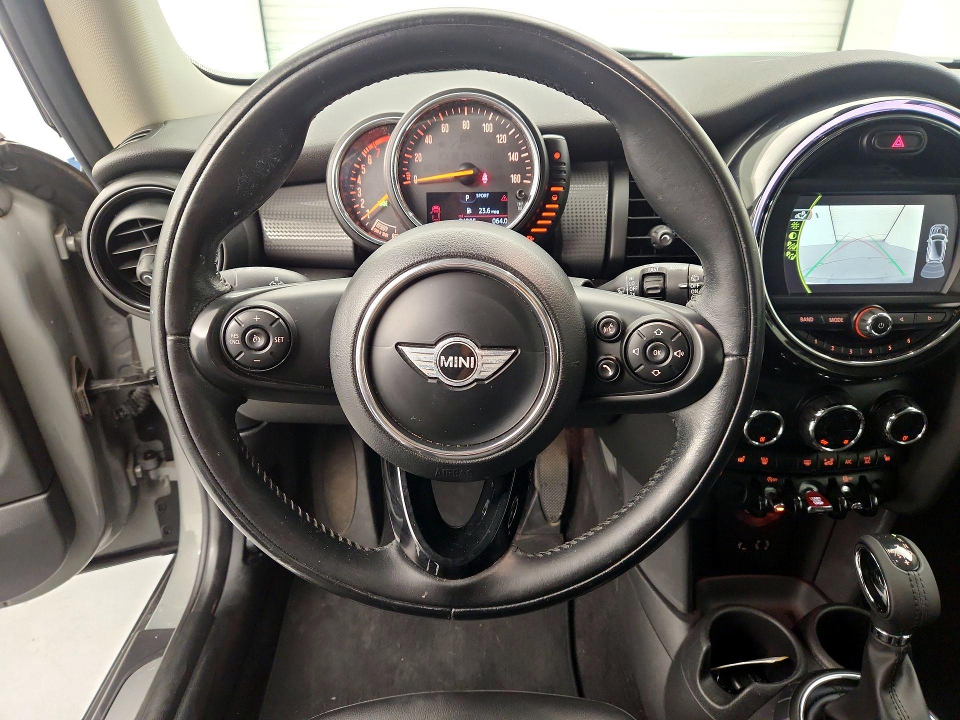 Thumbnail: 2016 MINI Cooper Hardtop - 10