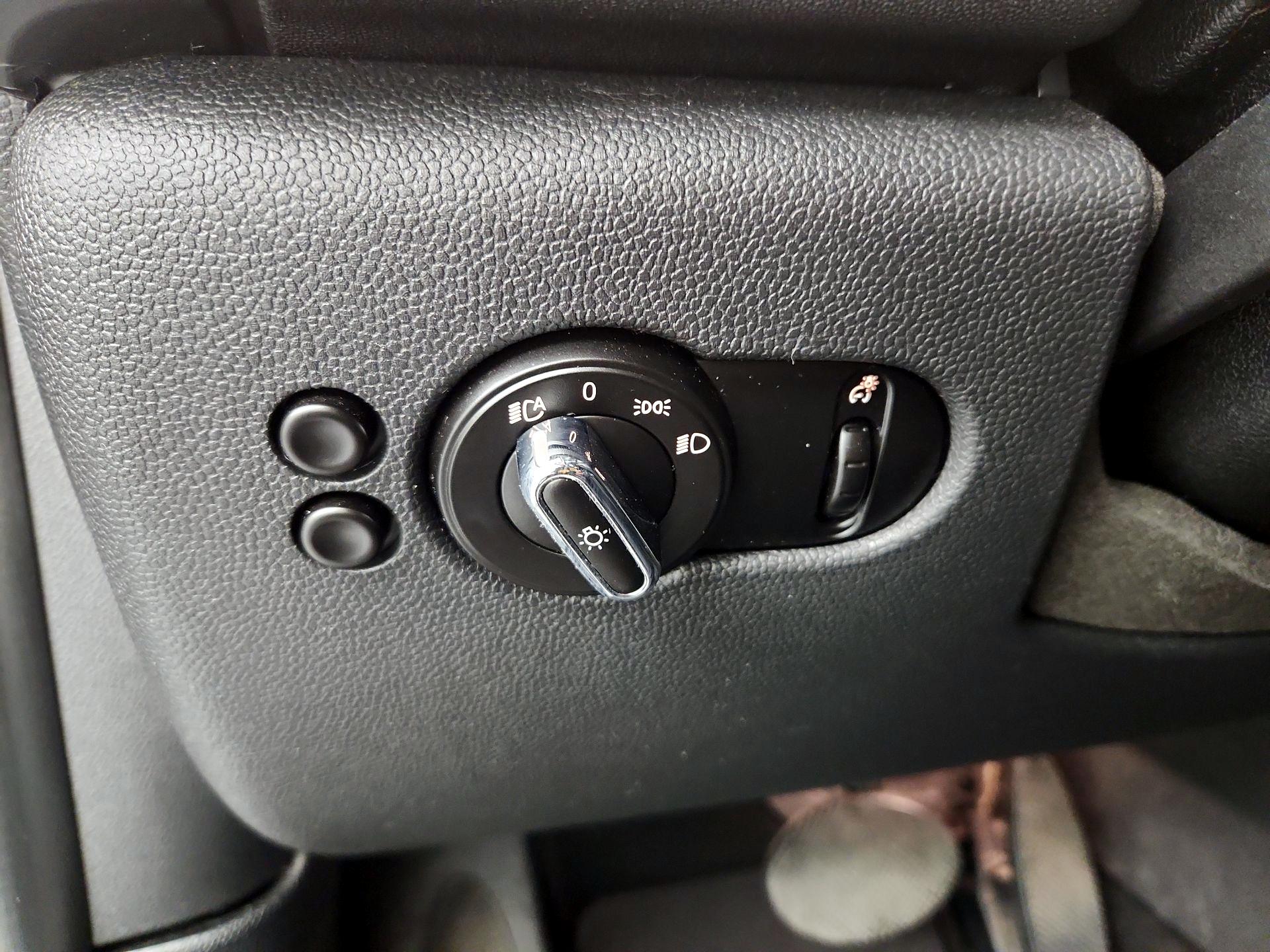 Thumbnail: 2016 MINI Cooper Hardtop - 13