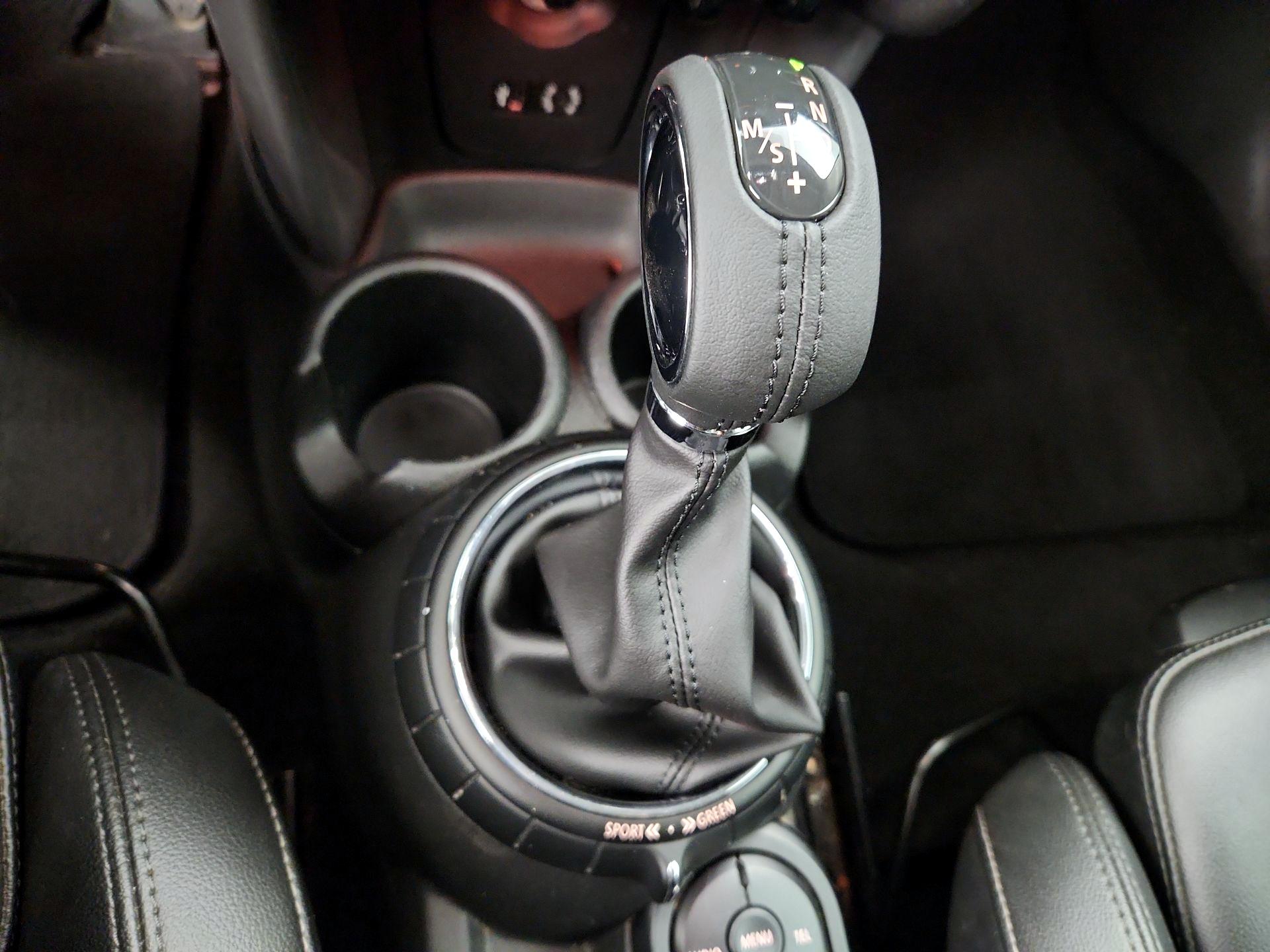 Thumbnail: 2016 MINI Cooper Hardtop - 17