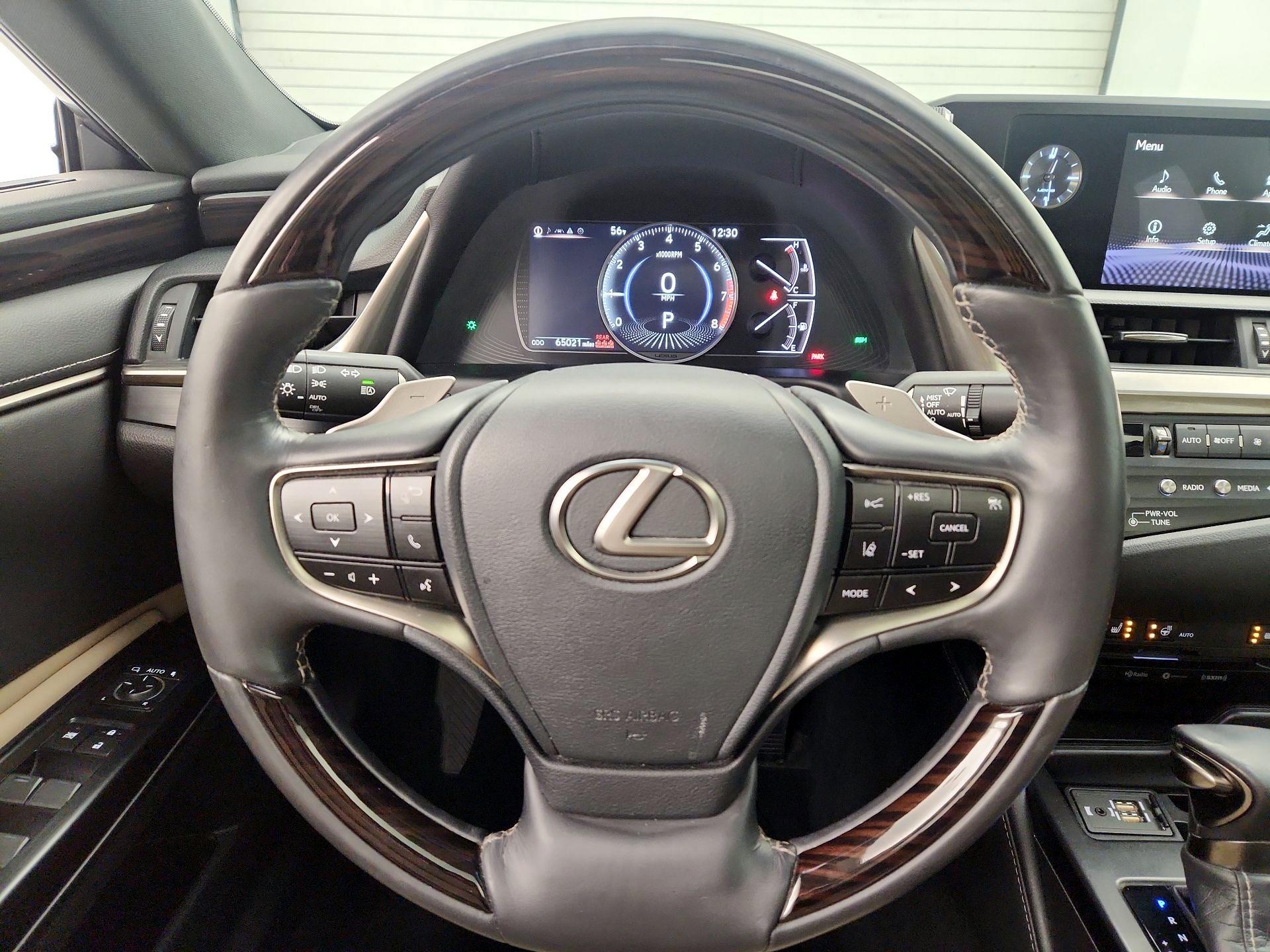 Thumbnail: 2020 Lexus ES - 10