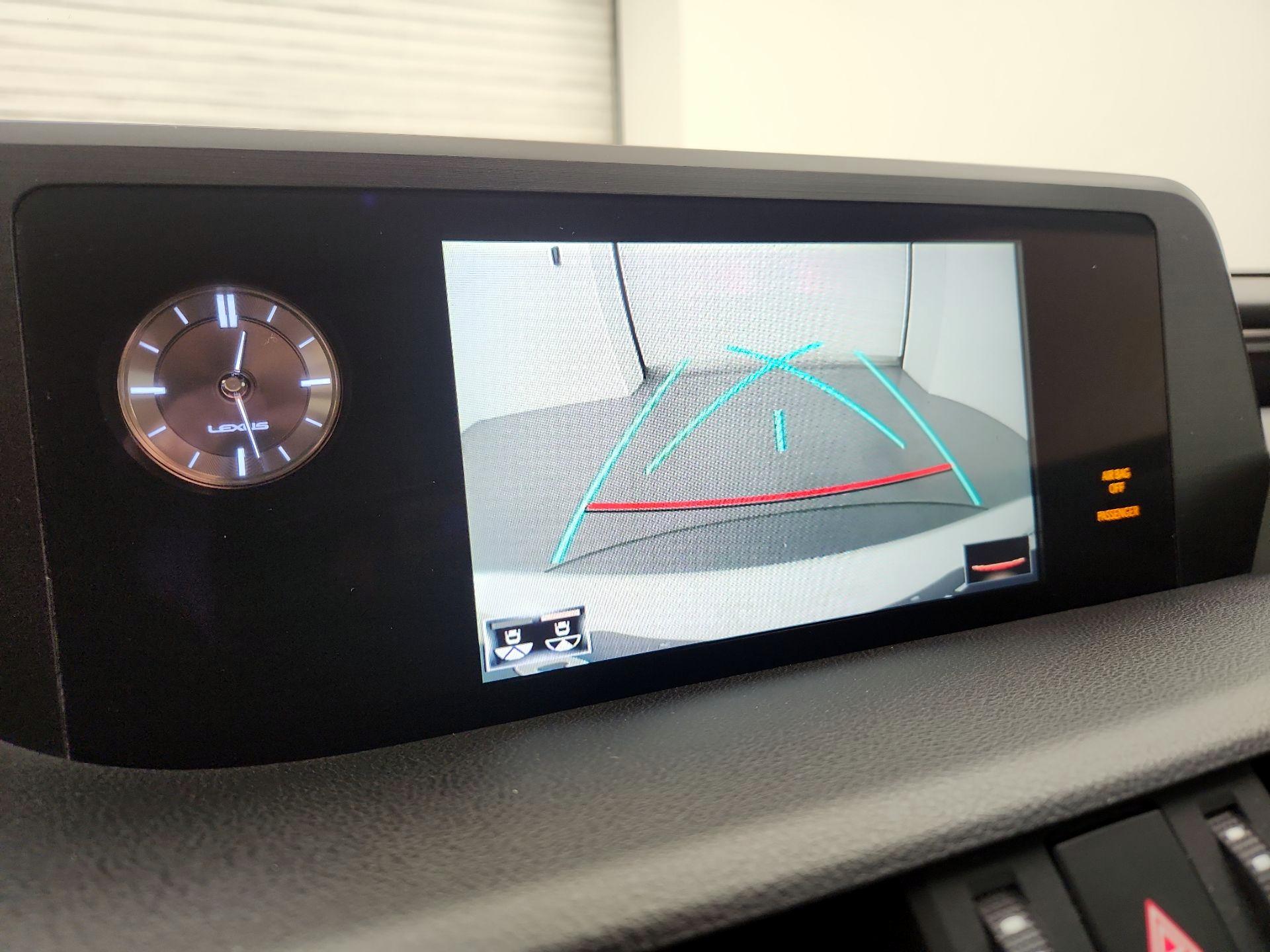 Thumbnail: 2020 Lexus ES - 14