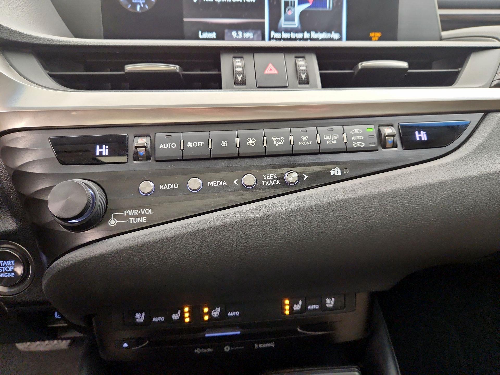 Thumbnail: 2020 Lexus ES - 16