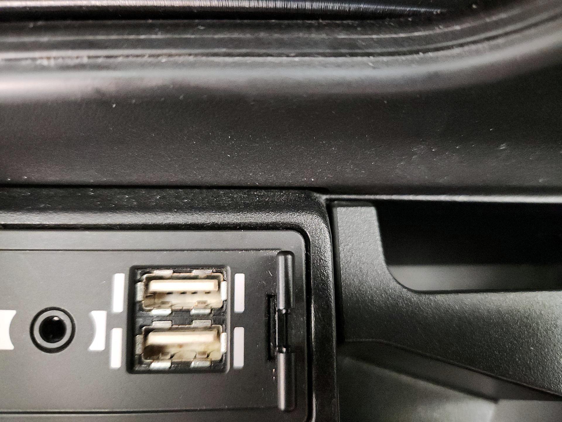 Thumbnail: 2020 Lexus ES - 18