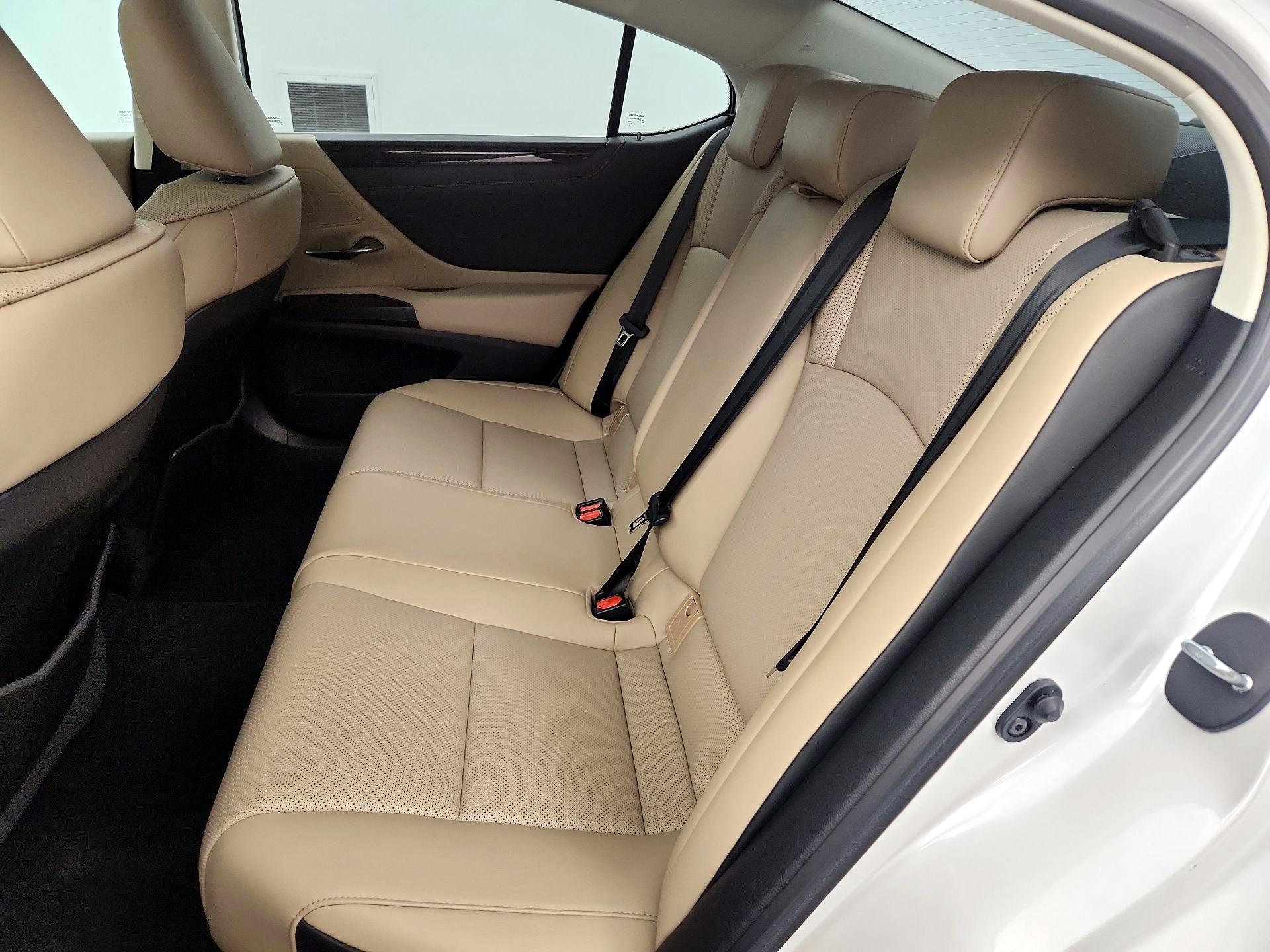 Thumbnail: 2020 Lexus ES - 20