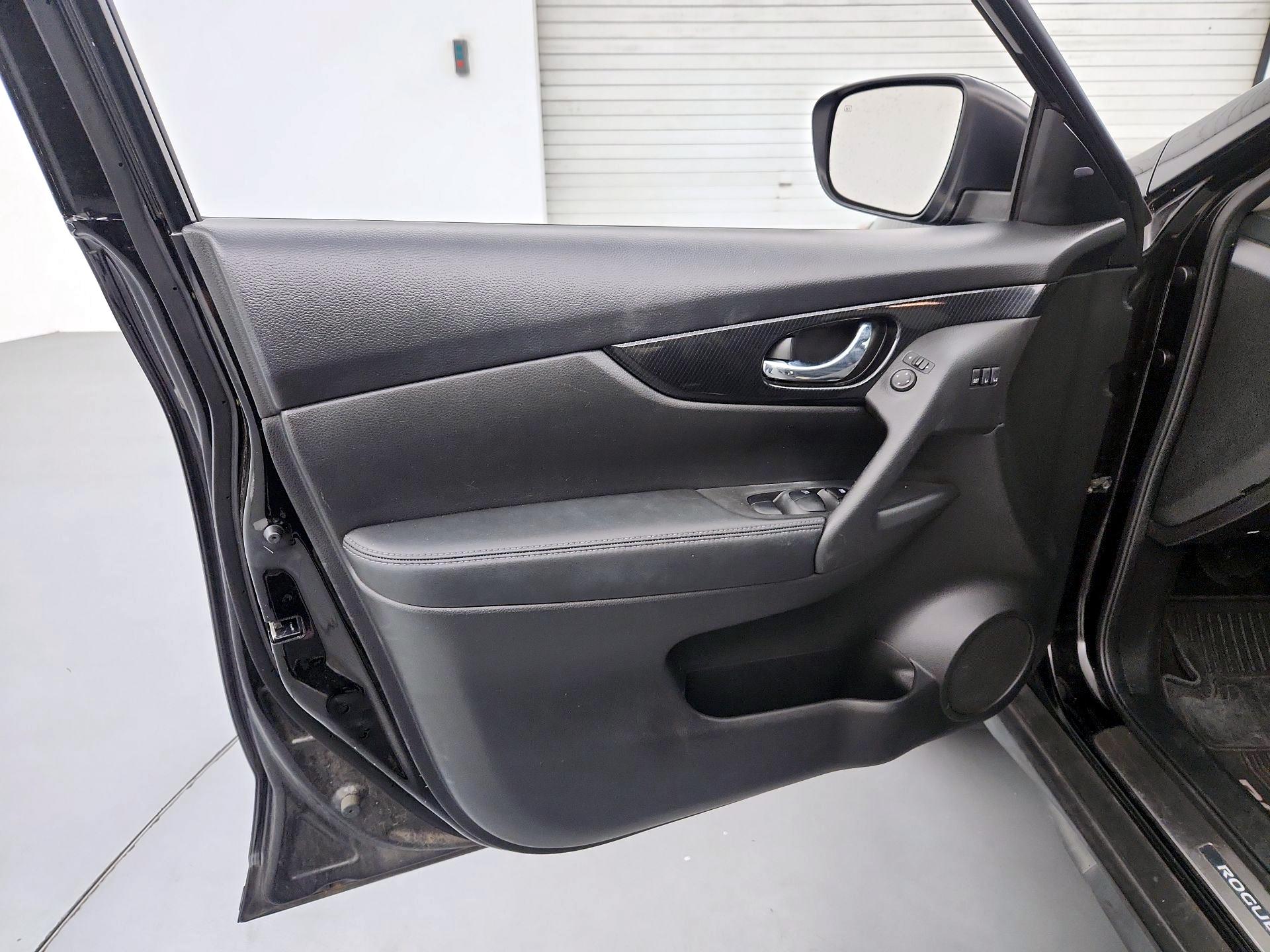 Thumbnail: 2018 Nissan Rogue - 12