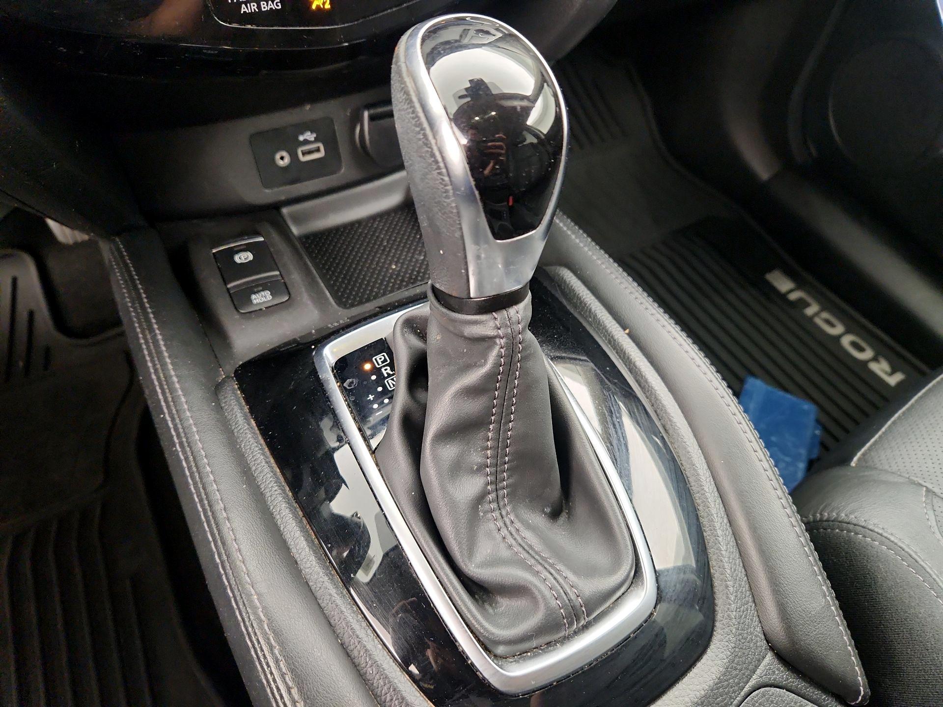 Thumbnail: 2018 Nissan Rogue - 17