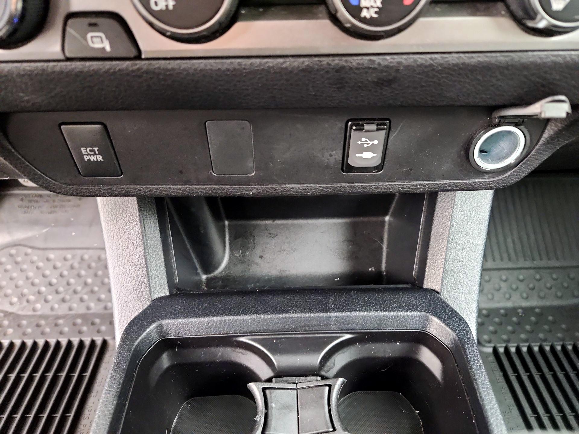 Thumbnail: 2019 Toyota Tacoma - 18