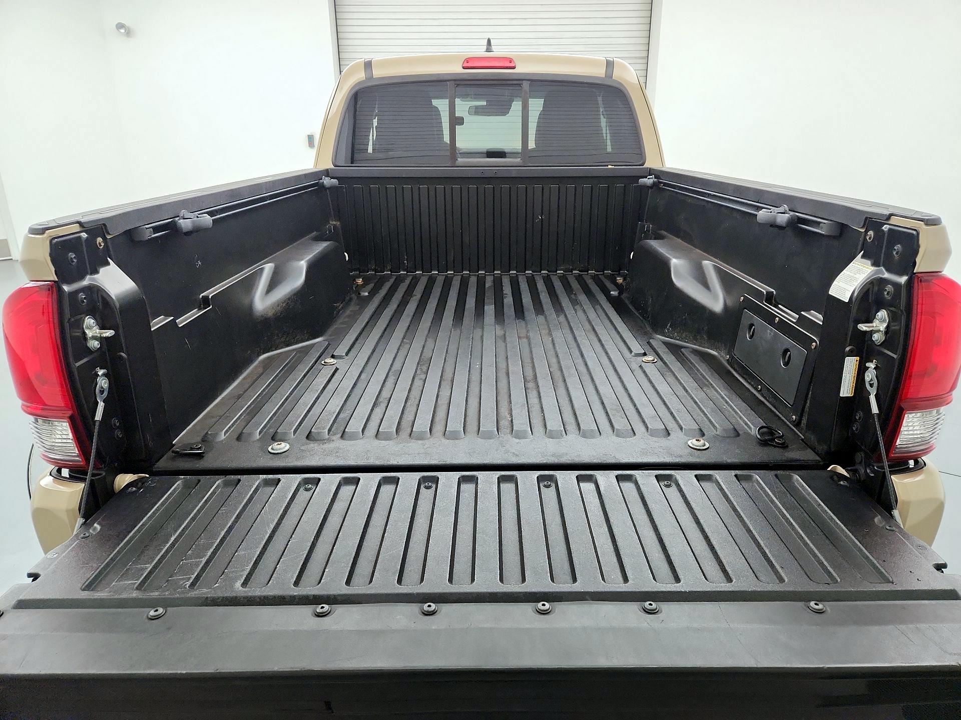 Thumbnail: 2019 Toyota Tacoma - 20