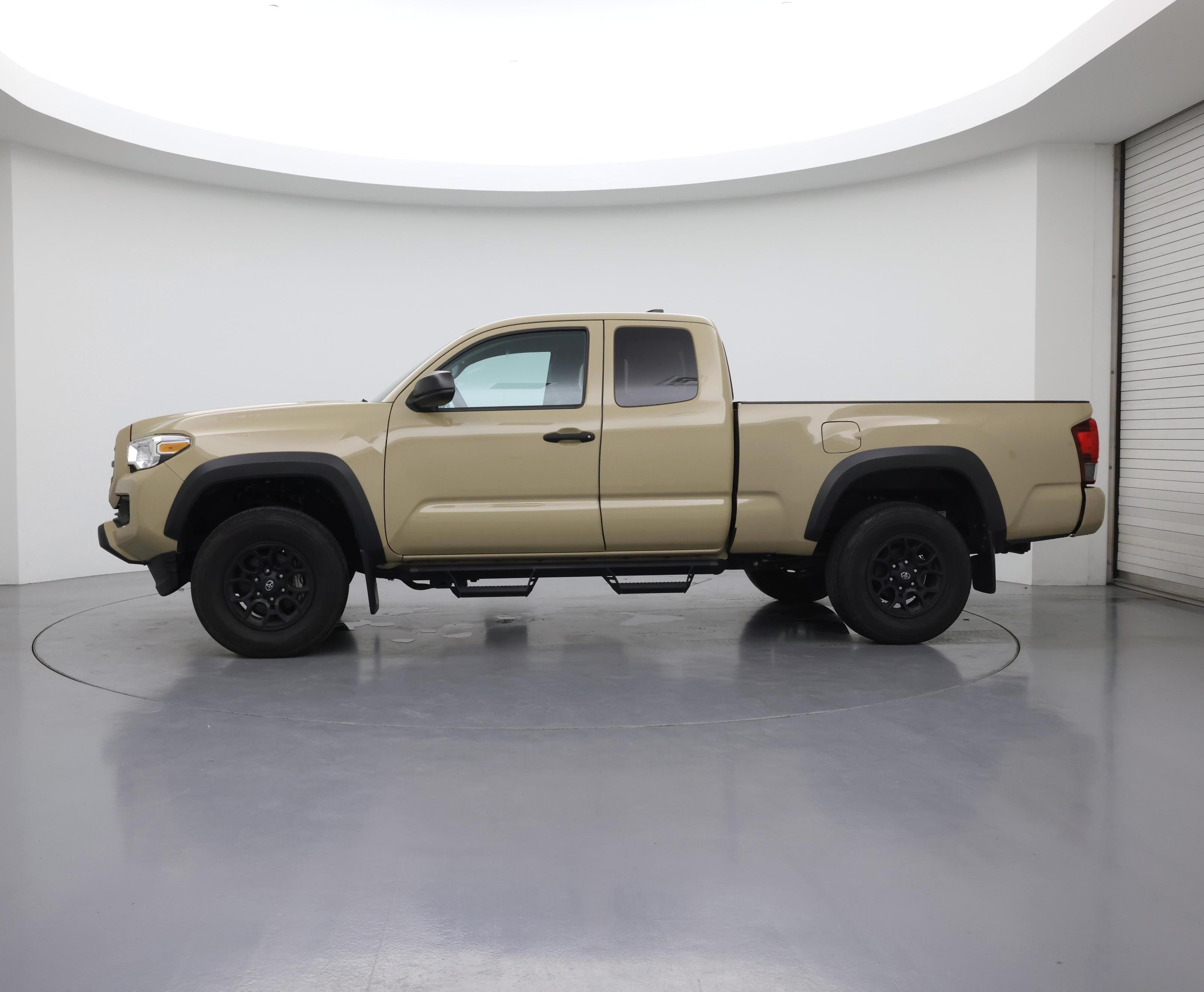 Thumbnail: 2019 Toyota Tacoma - 3