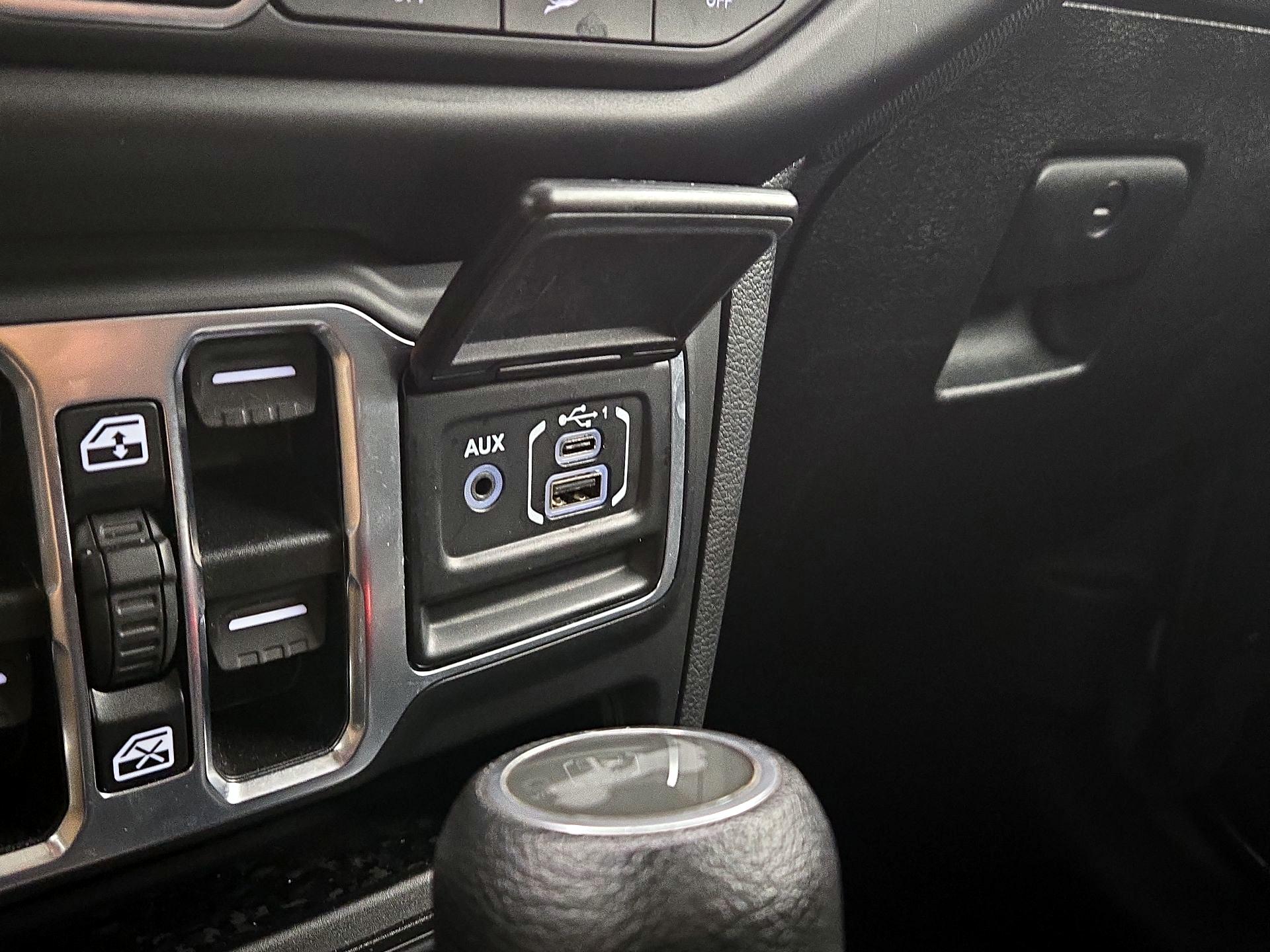 Thumbnail: 2021 Jeep Wrangler - 18