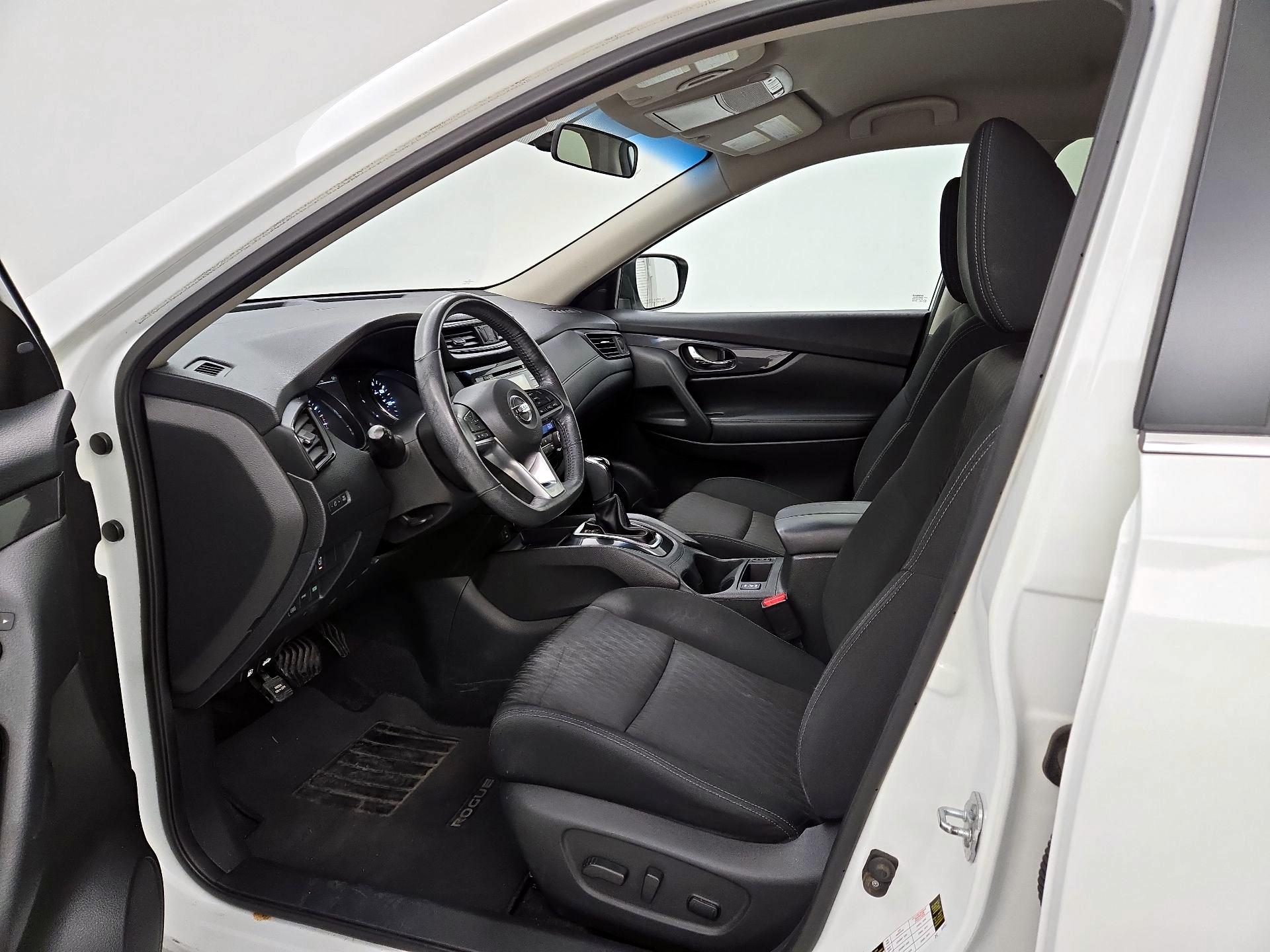 Thumbnail: 2017 Nissan Rogue - 11