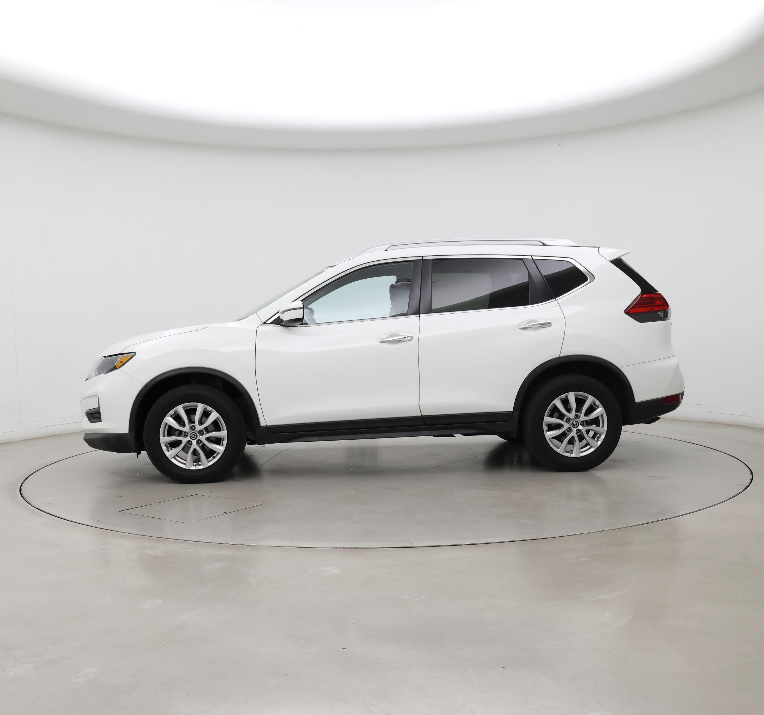 Thumbnail: 2017 Nissan Rogue - 3