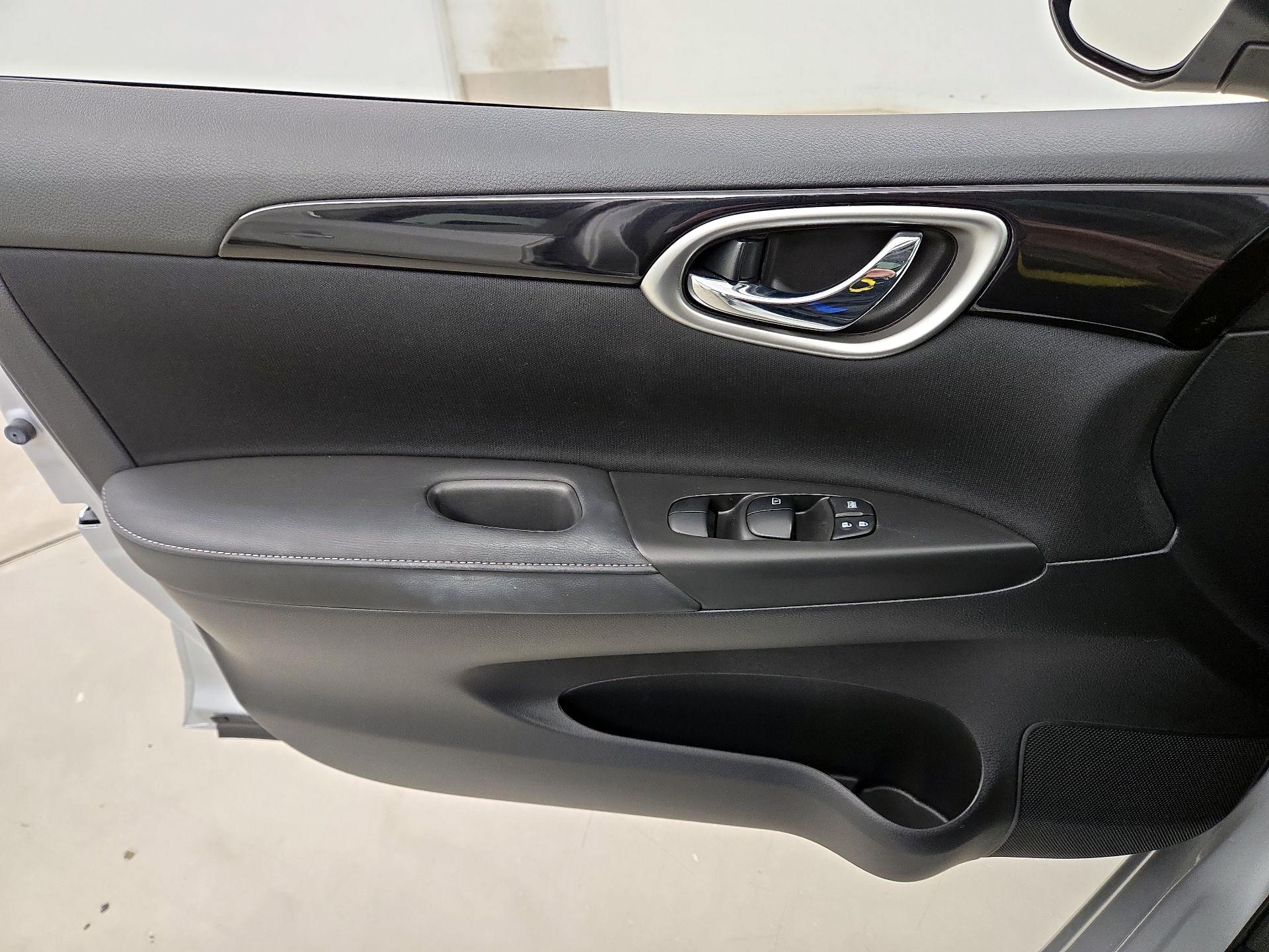 Thumbnail: 2019 Nissan Sentra - 12