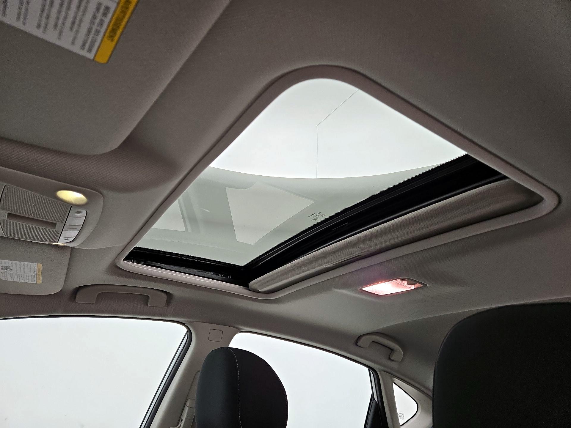 Thumbnail: 2019 Nissan Sentra - 19