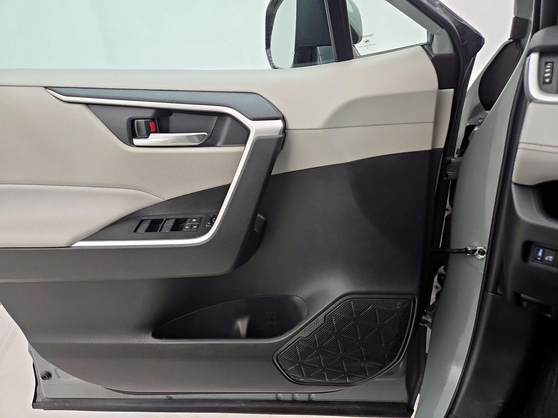 Thumbnail: 2021 Toyota RAV4 - 12