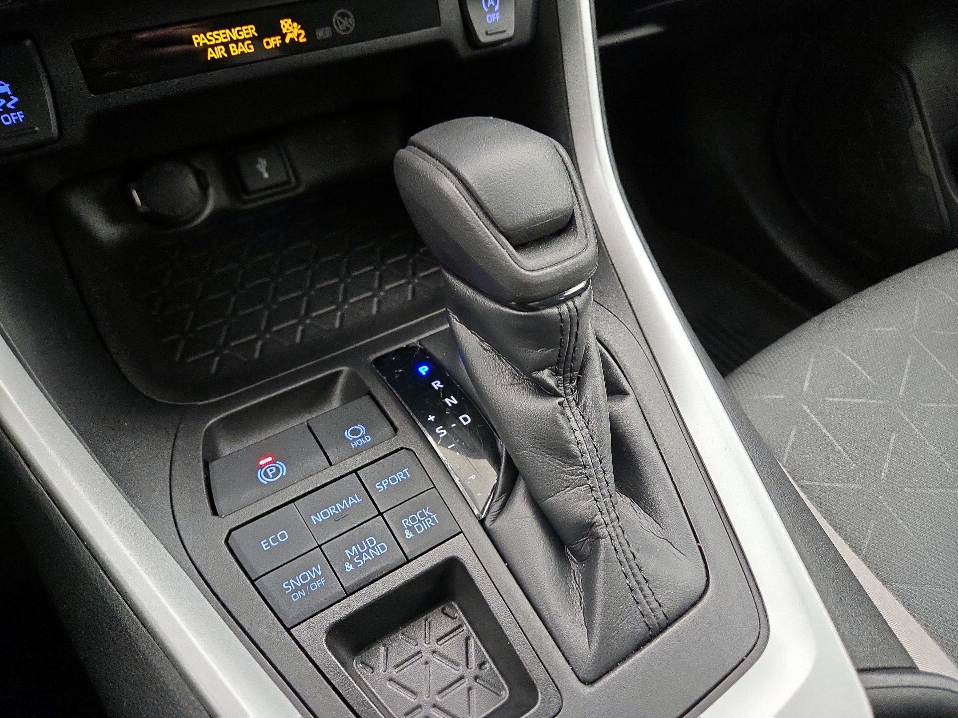 Thumbnail: 2021 Toyota RAV4 - 17