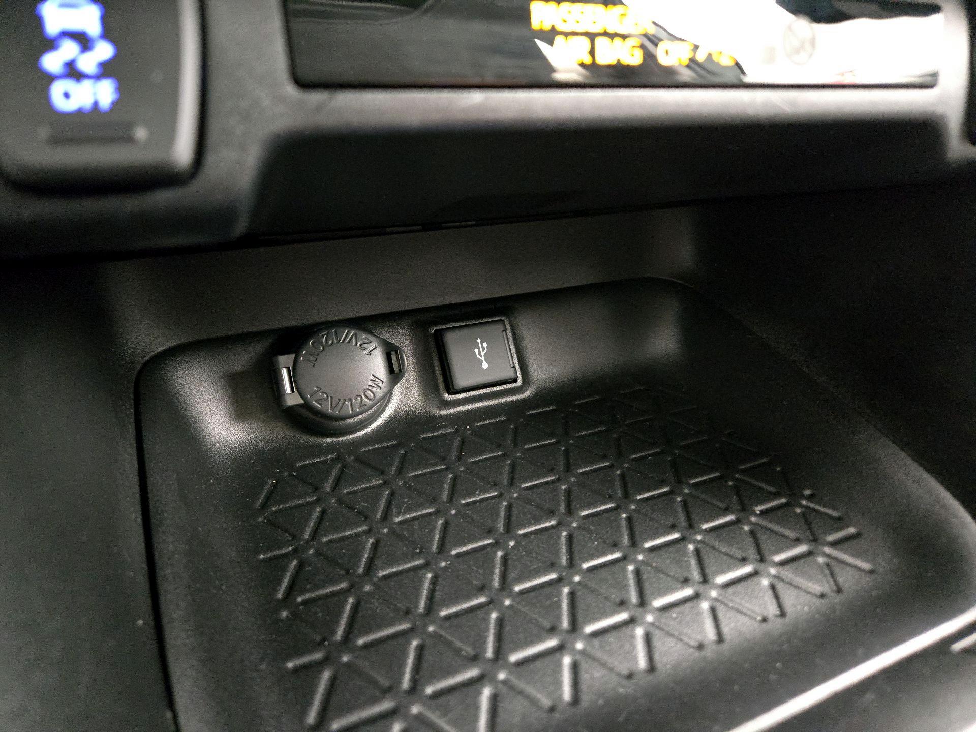 Thumbnail: 2021 Toyota RAV4 - 18