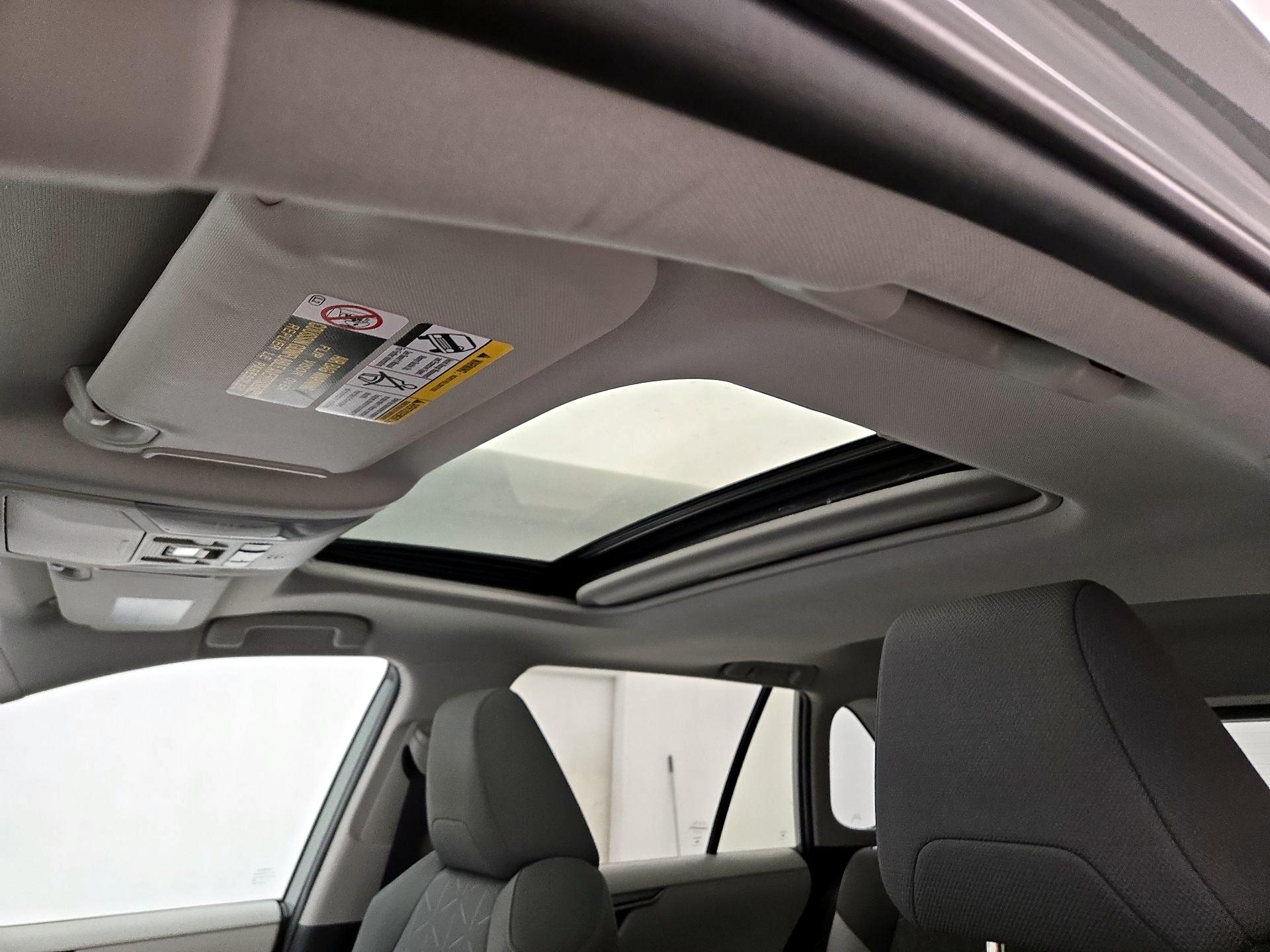 Thumbnail: 2021 Toyota RAV4 - 19