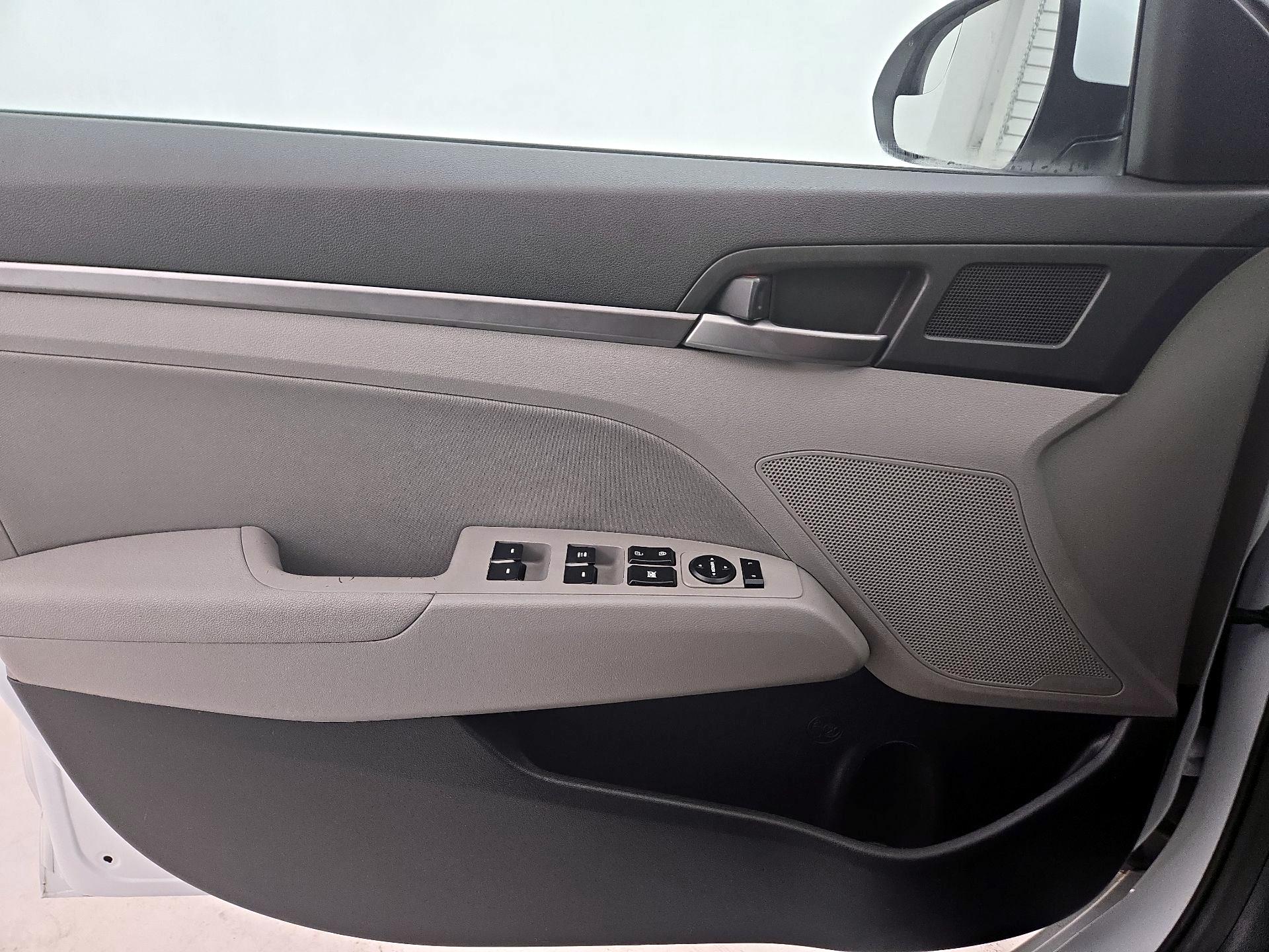 Thumbnail: 2017 Hyundai Elantra - 12