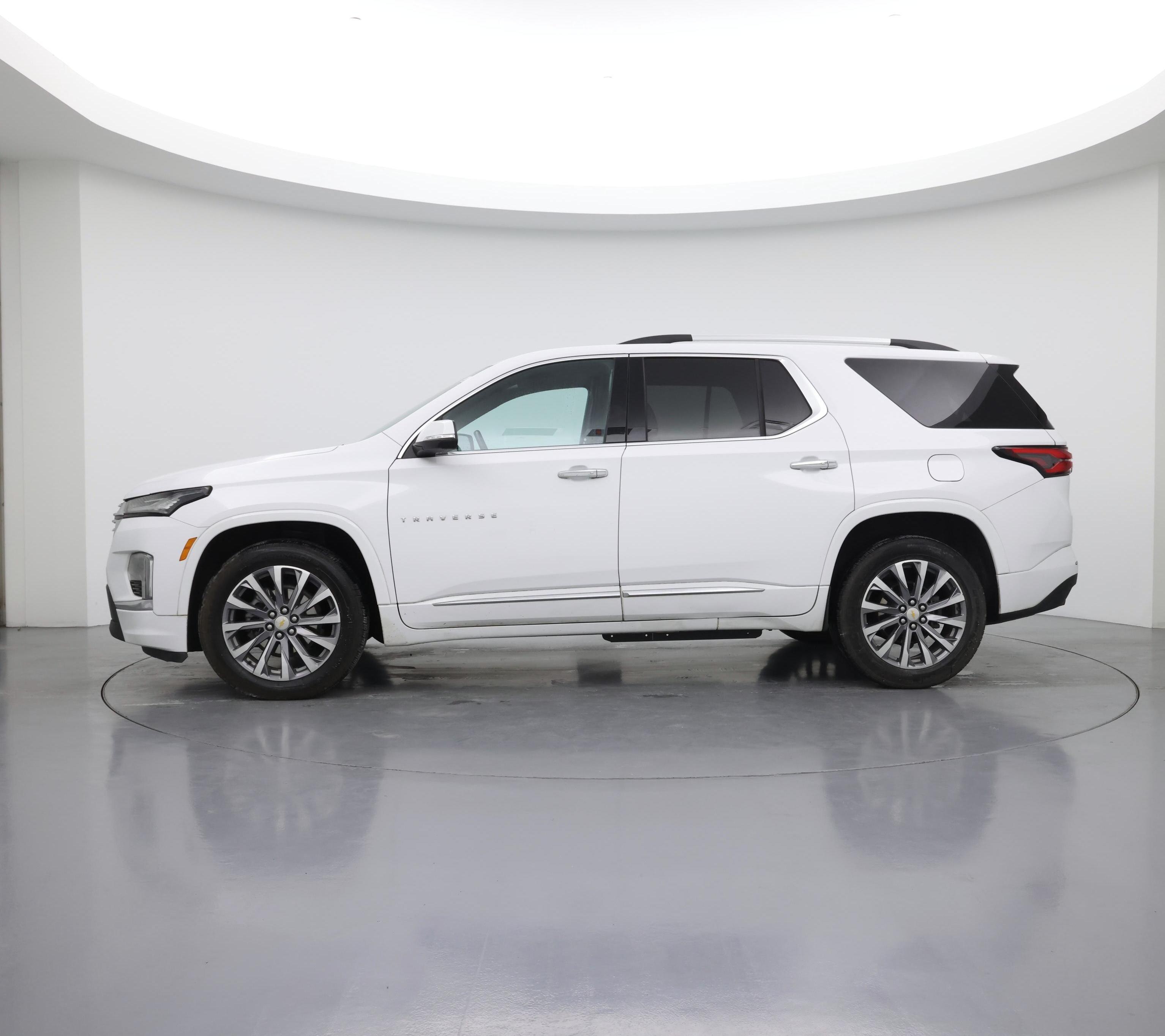 Thumbnail: 2022 Chevrolet Traverse - 3