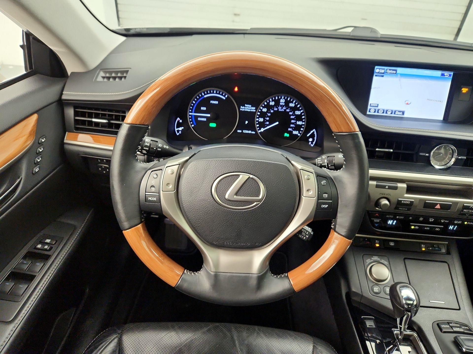 Thumbnail: 2015 Lexus ES - 10