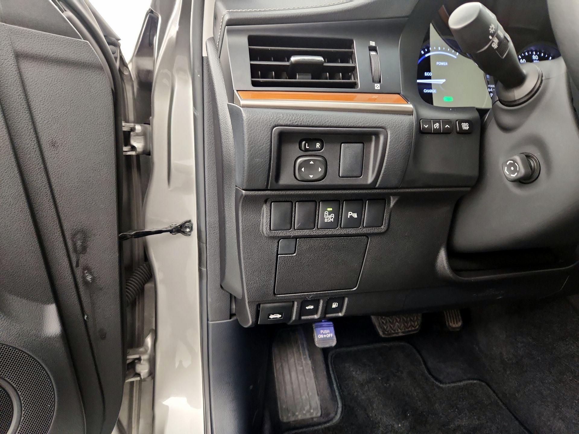 Thumbnail: 2015 Lexus ES - 13