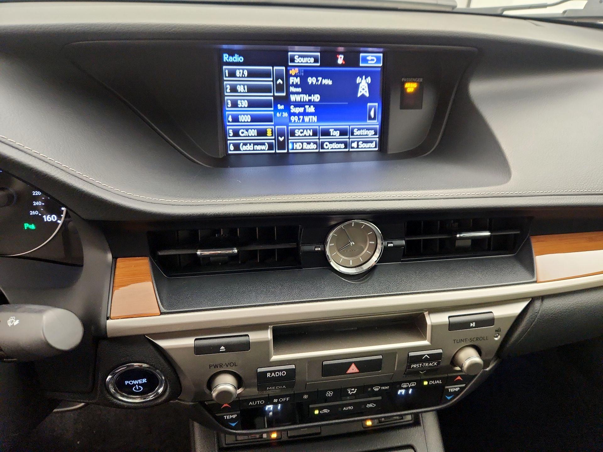 Thumbnail: 2015 Lexus ES - 16