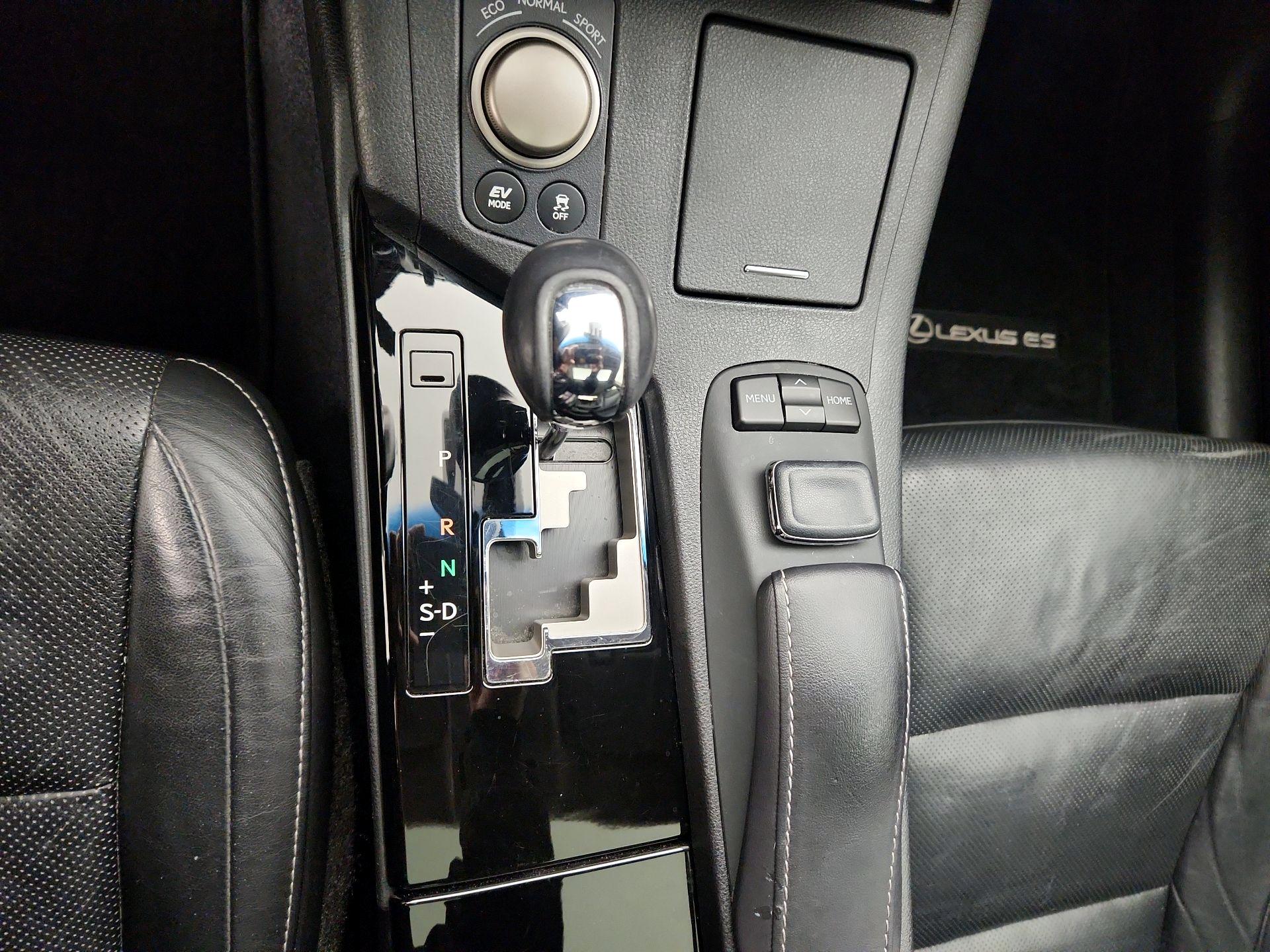 Thumbnail: 2015 Lexus ES - 18