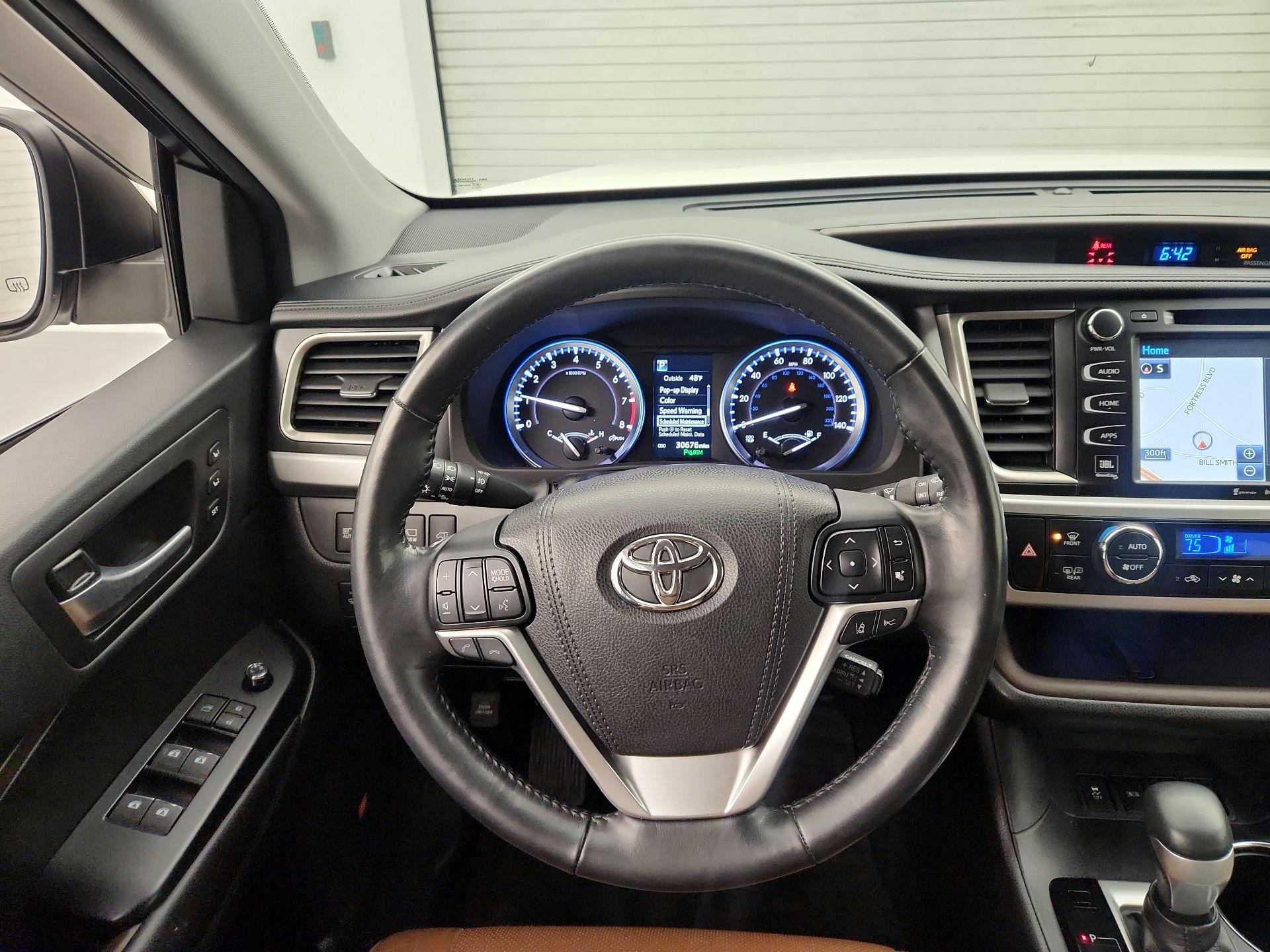Thumbnail: 2017 Toyota Highlander - 10
