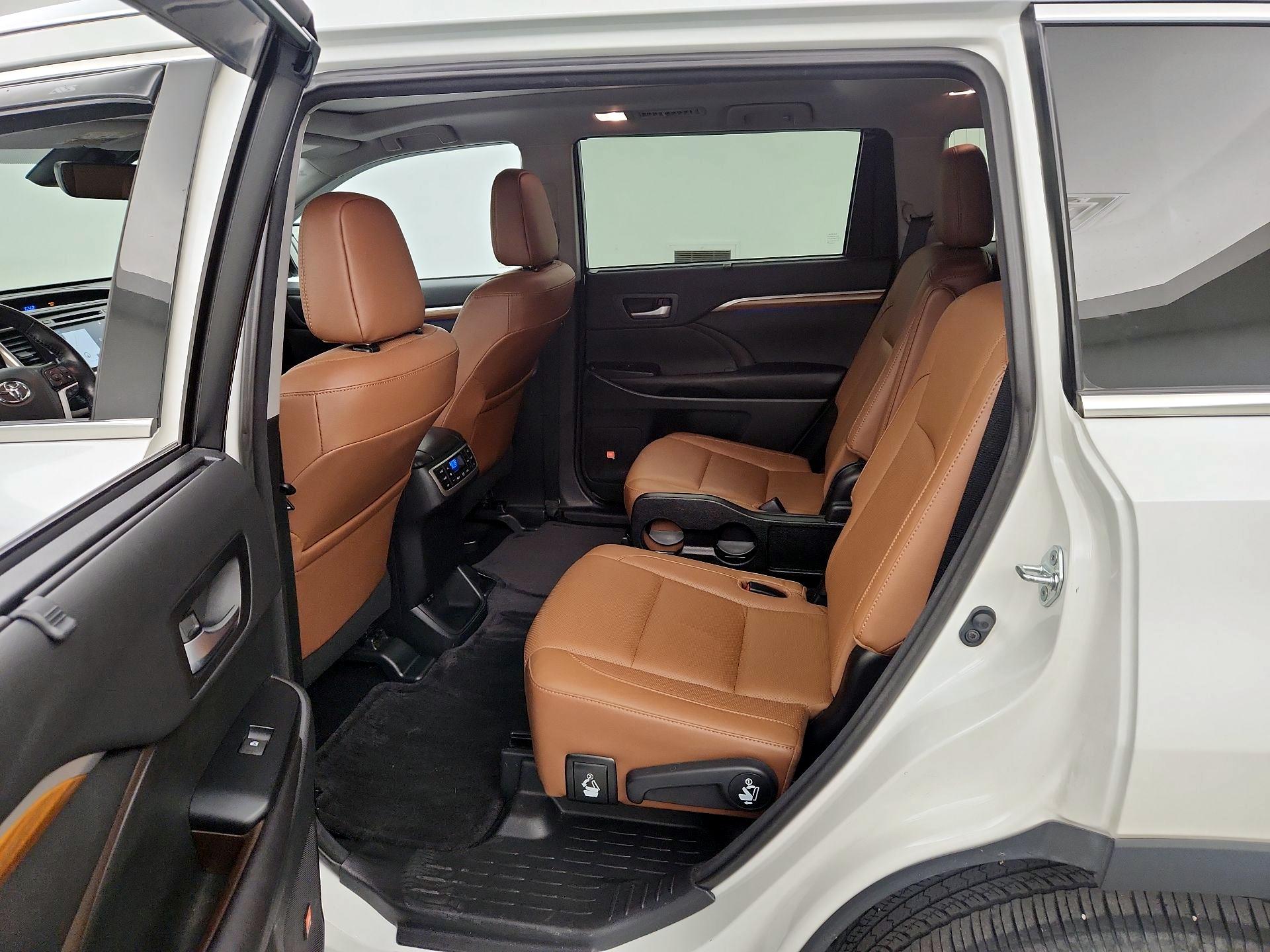 Thumbnail: 2017 Toyota Highlander - 19