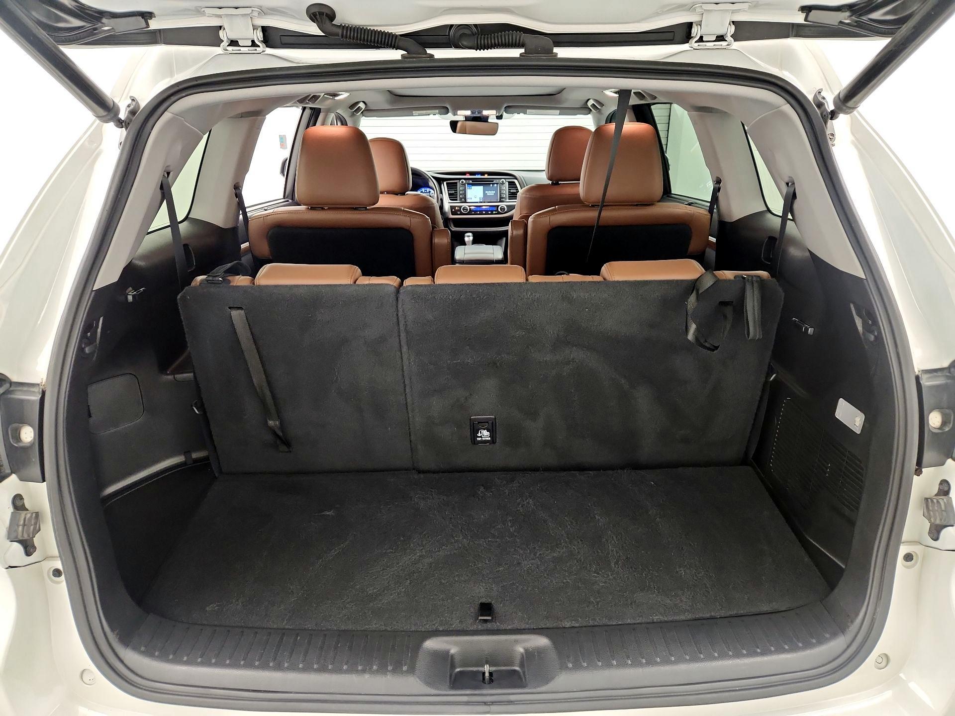 Thumbnail: 2017 Toyota Highlander - 20