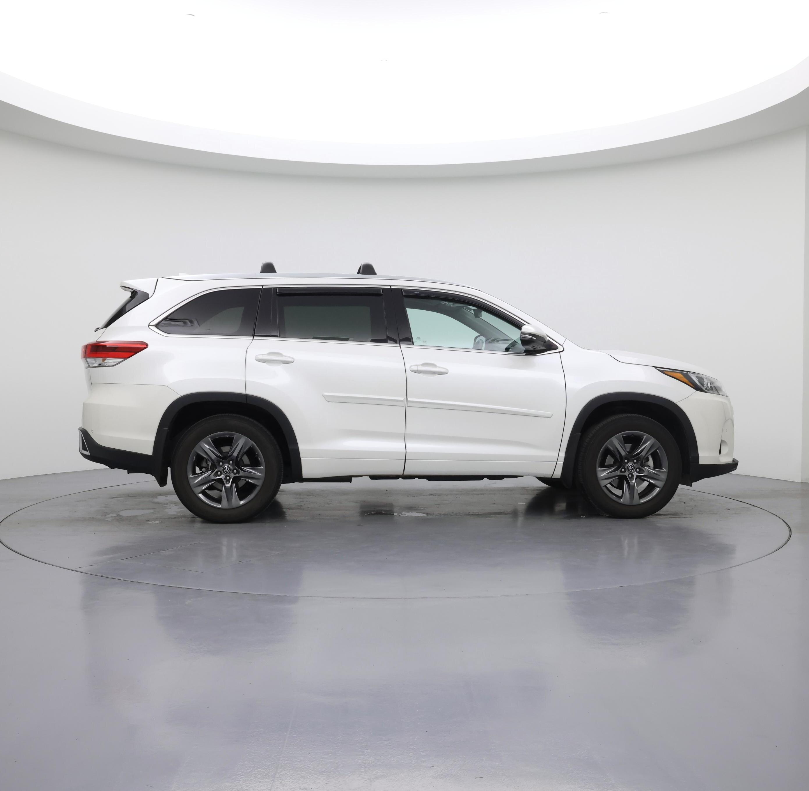 Thumbnail: 2017 Toyota Highlander - 7