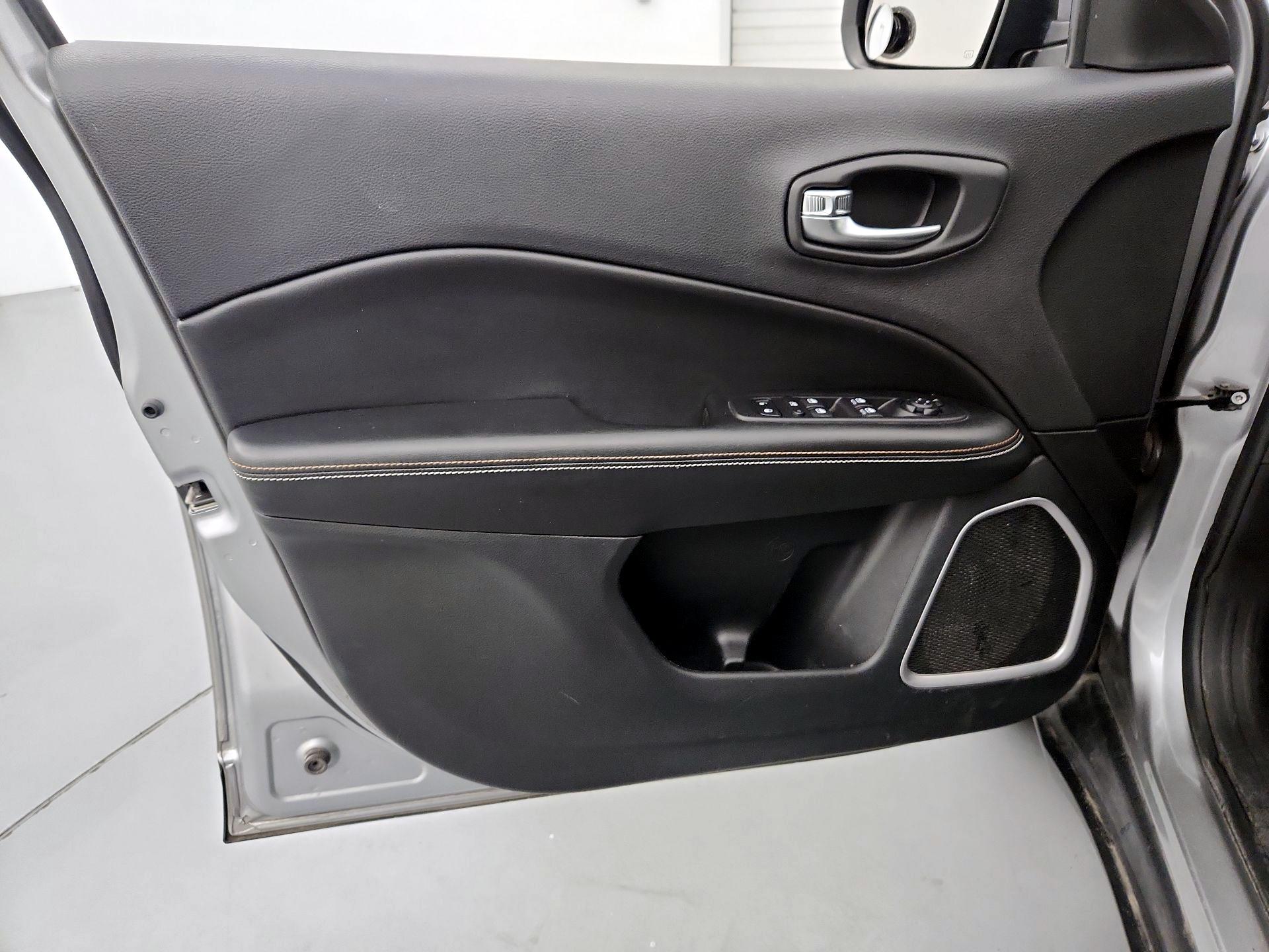 Thumbnail: 2019 Jeep Compass - 12