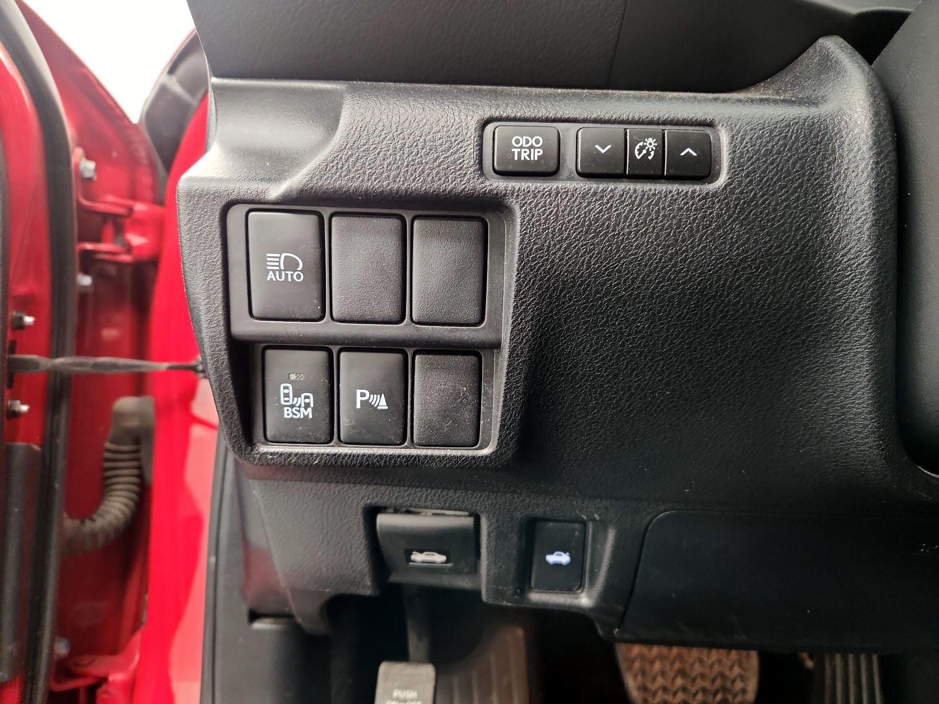 Thumbnail: 2018 Lexus IS - 13