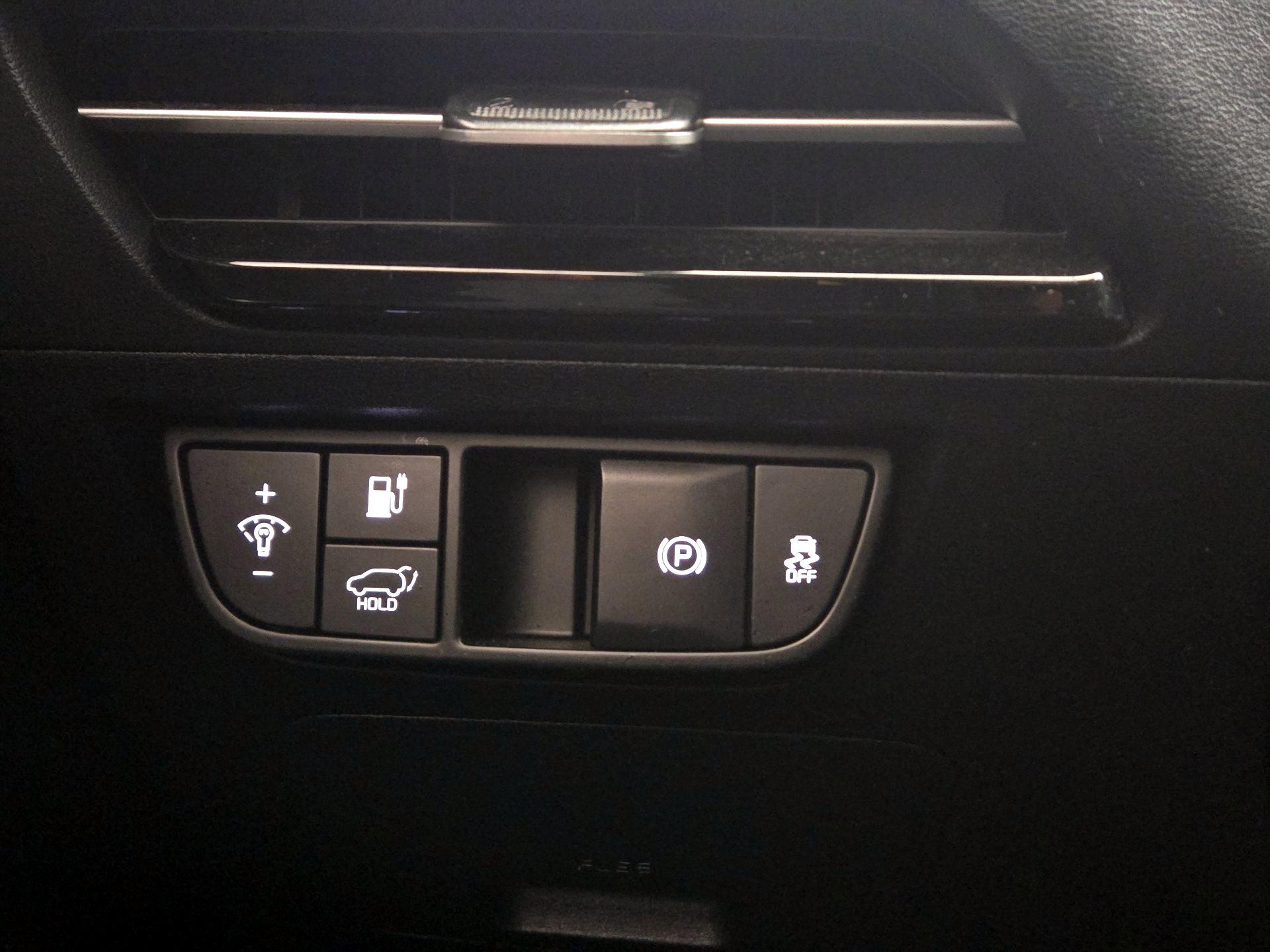 Thumbnail: 2022 Kia EV6 - 13