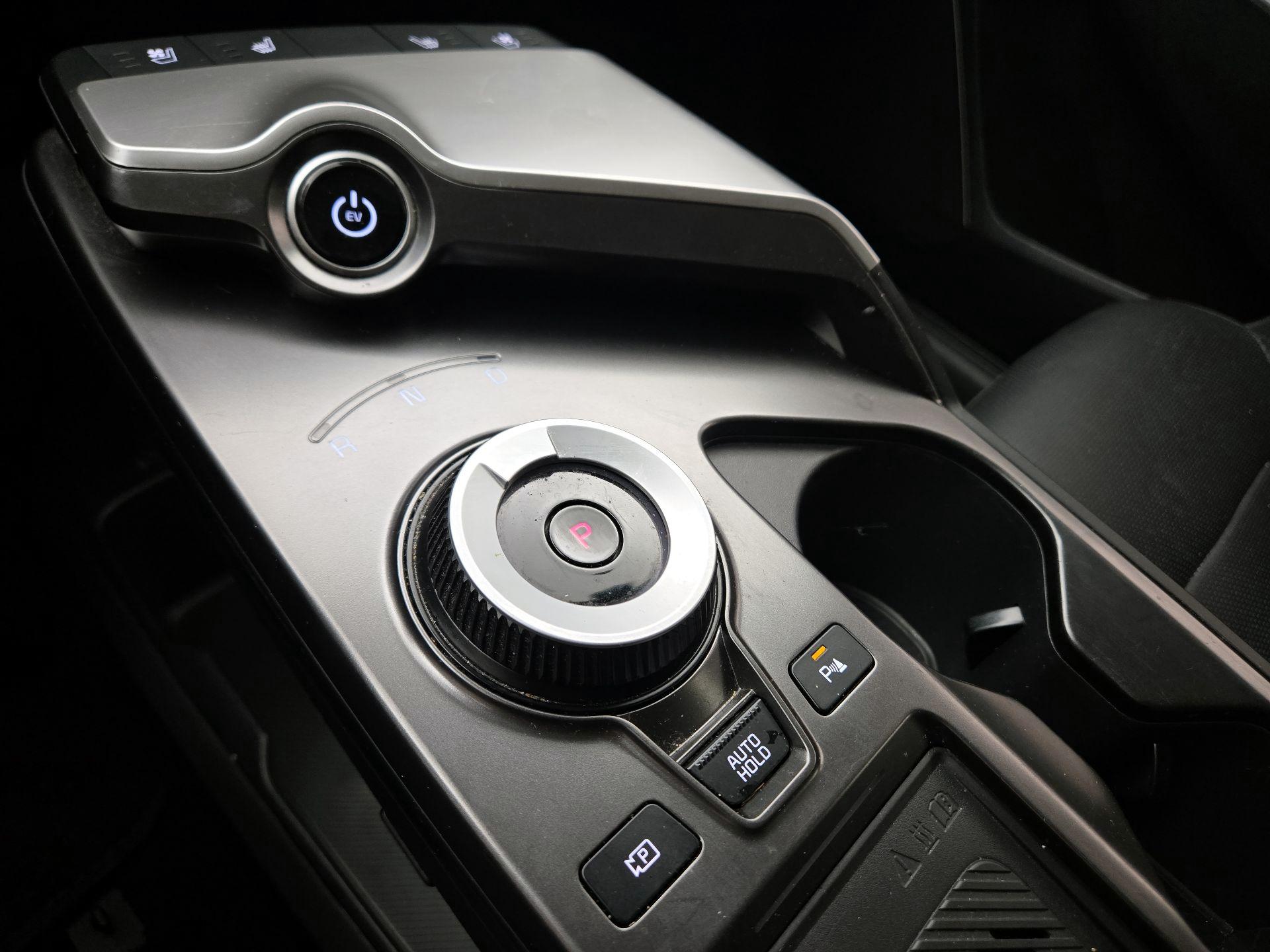 Thumbnail: 2022 Kia EV6 - 17