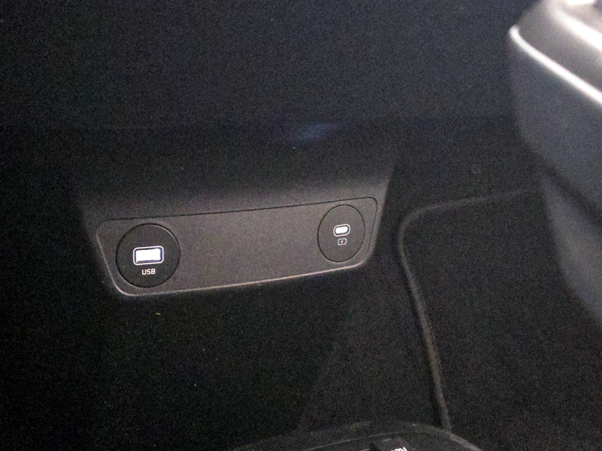 Thumbnail: 2022 Kia EV6 - 18