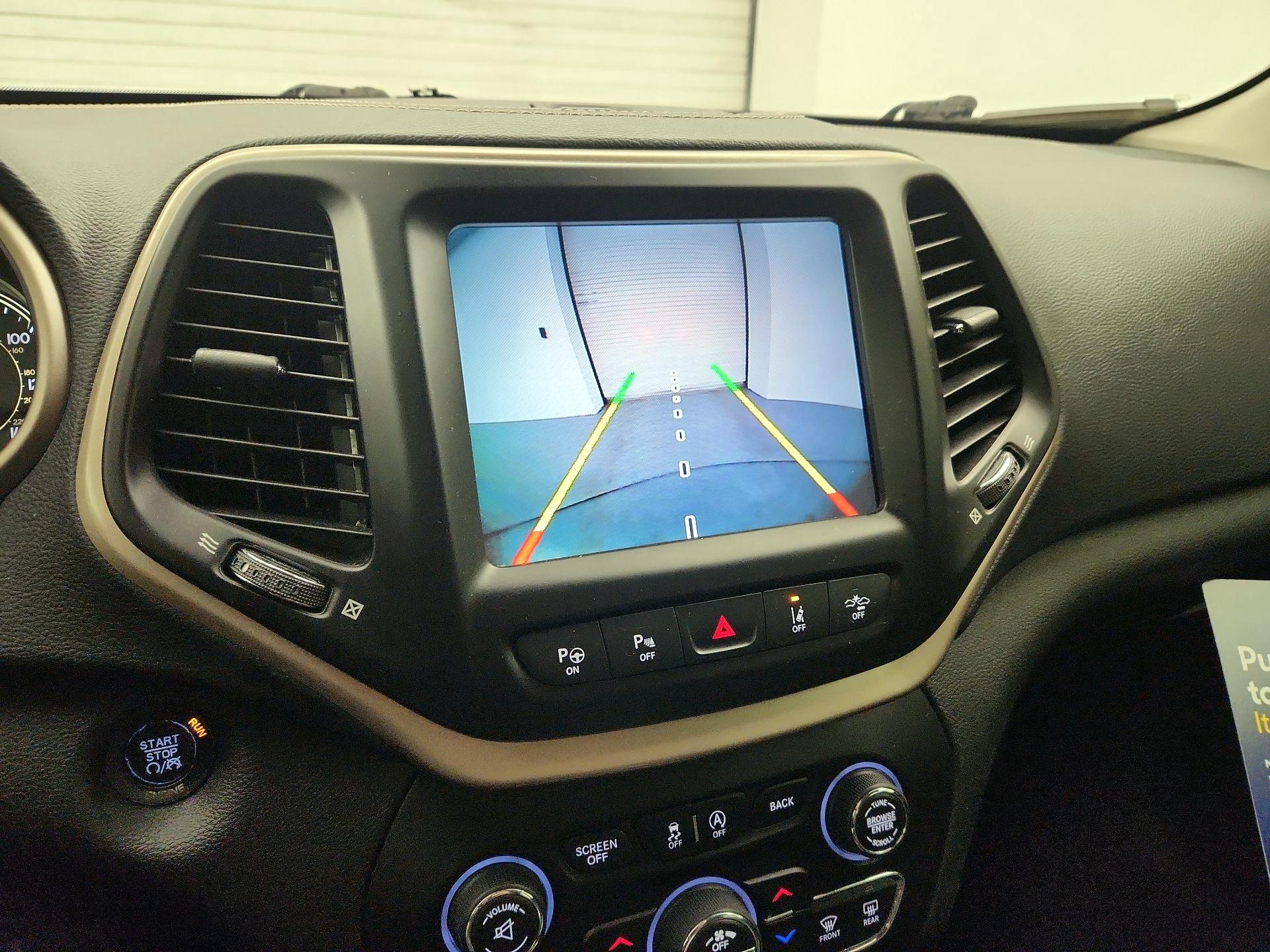 Thumbnail: 2015 Jeep Cherokee - 15