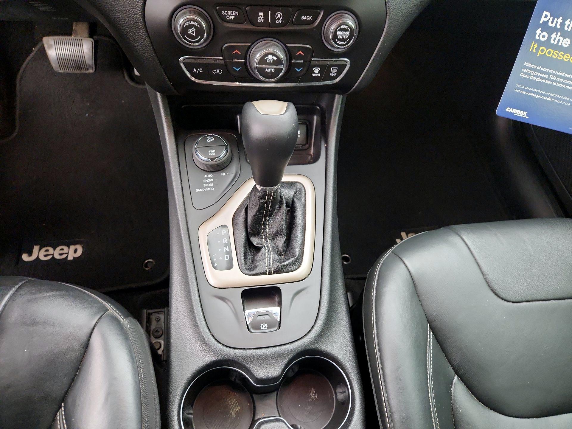 Thumbnail: 2015 Jeep Cherokee - 18