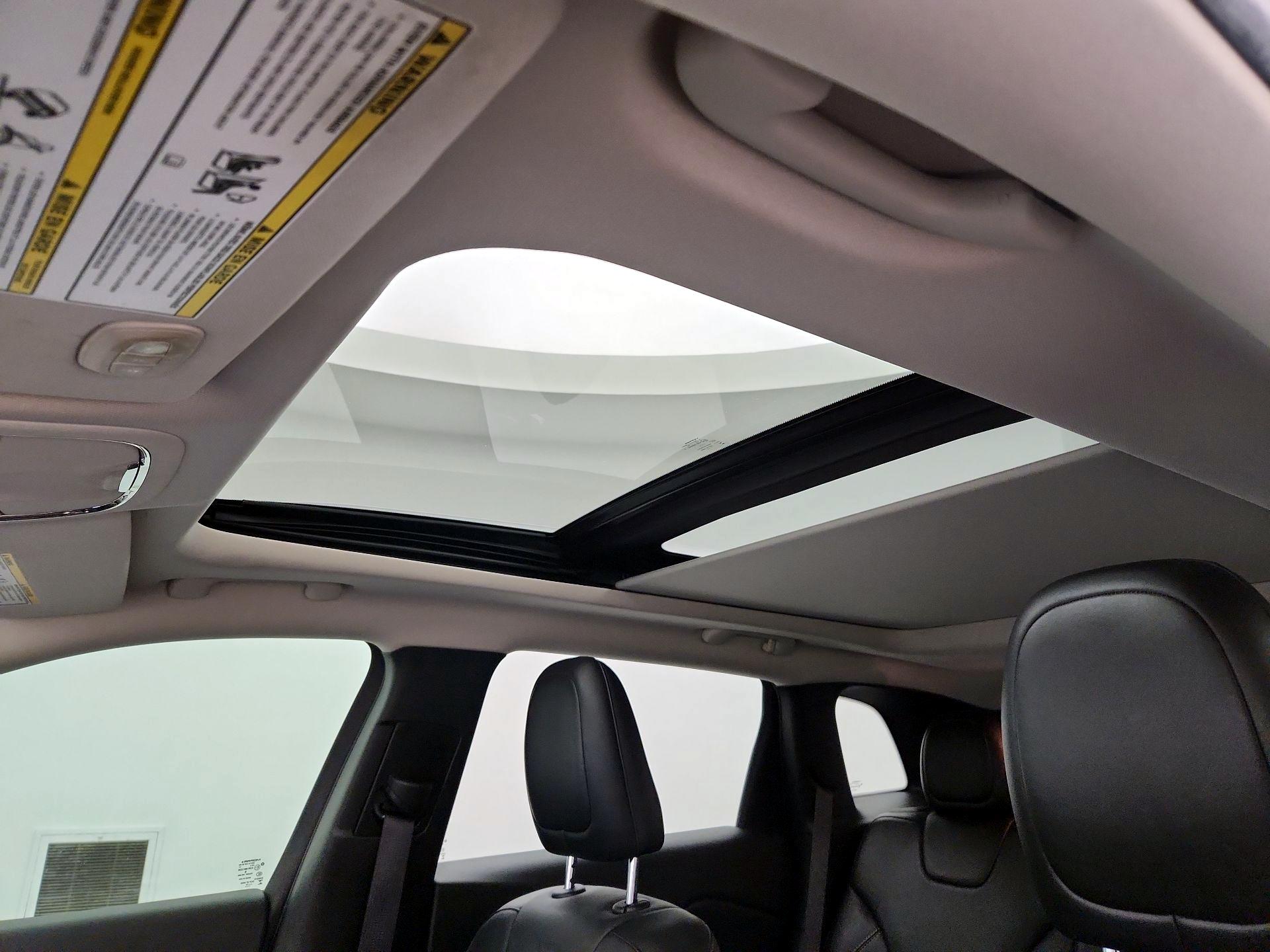 Thumbnail: 2015 Jeep Cherokee - 20