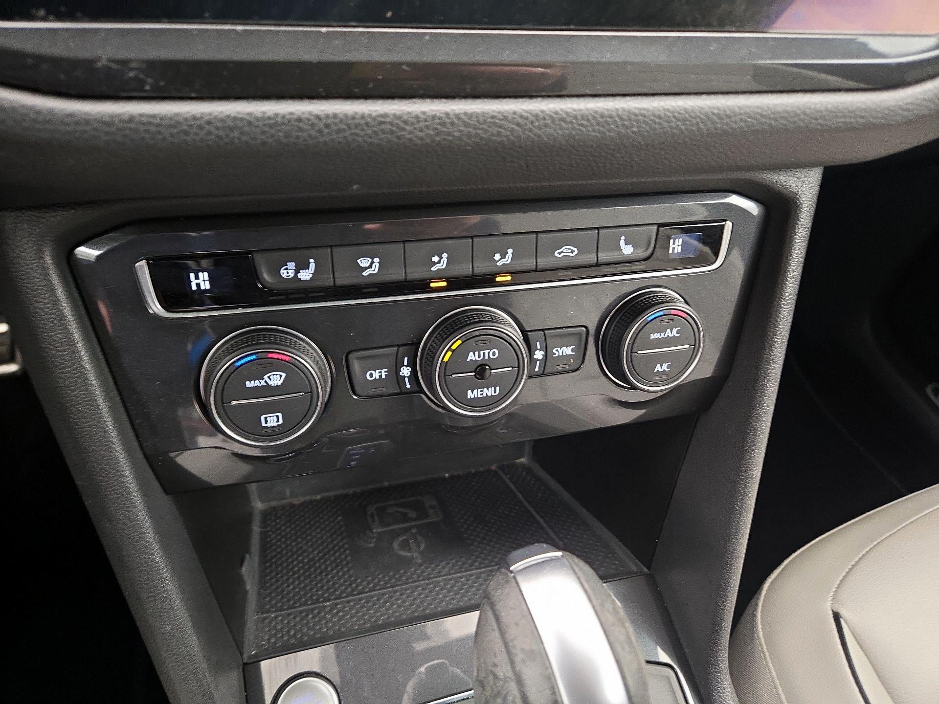 Thumbnail: 2021 Volkswagen Tiguan - 17