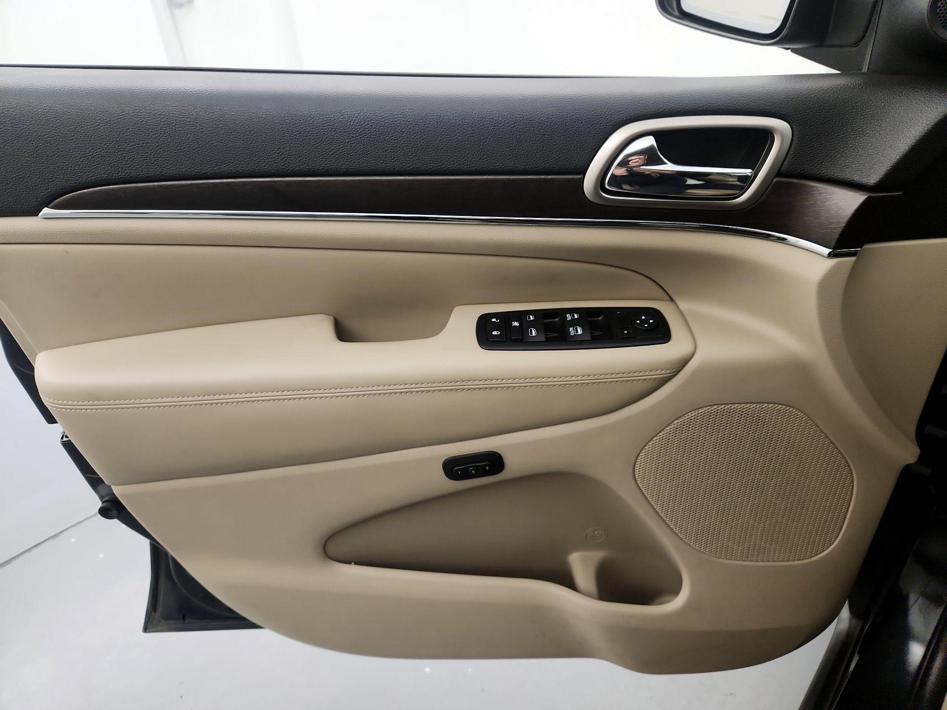 Thumbnail: 2016 Jeep Grand Cherokee - 12