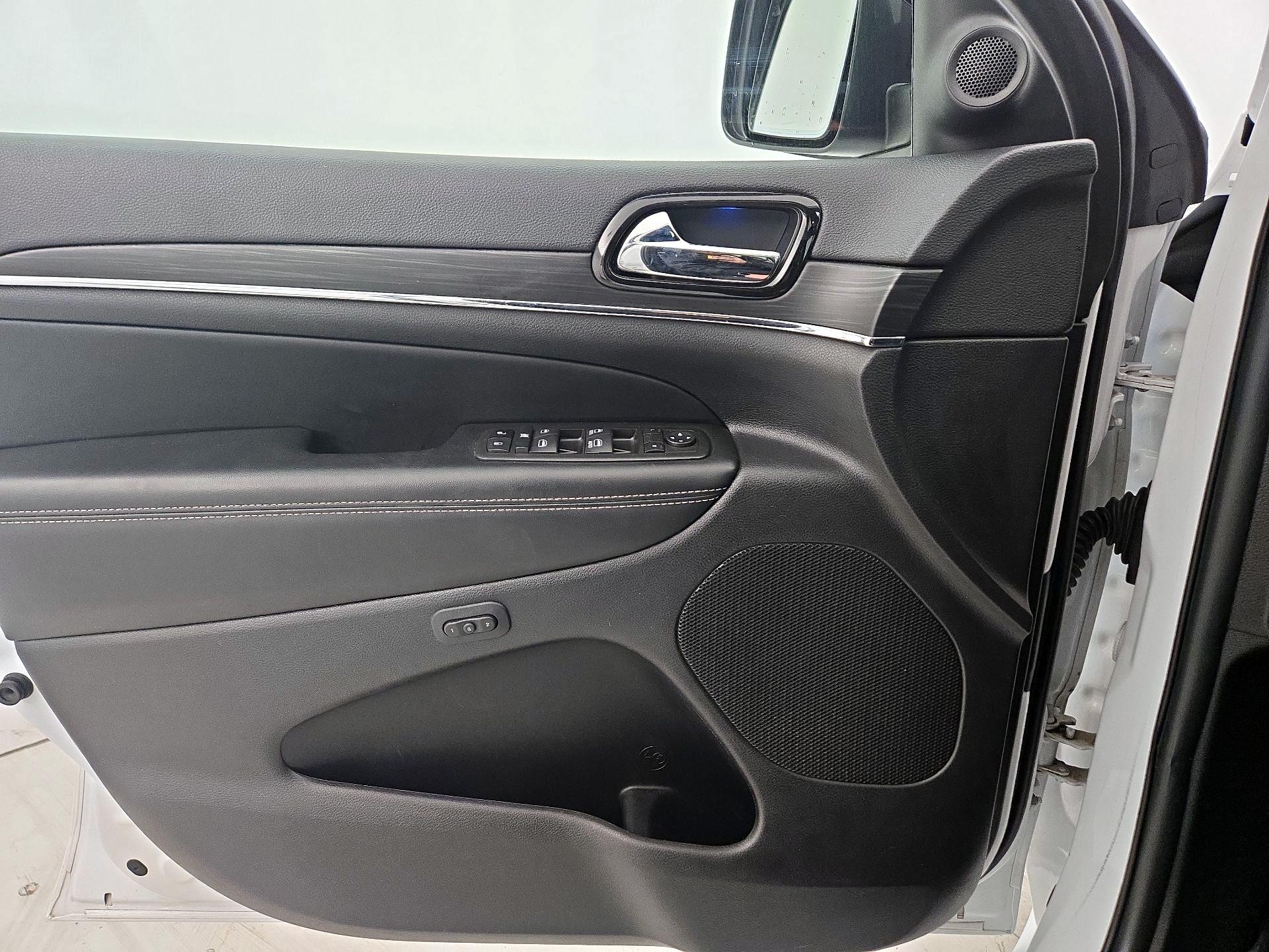 Thumbnail: 2021 Jeep Grand Cherokee - 12