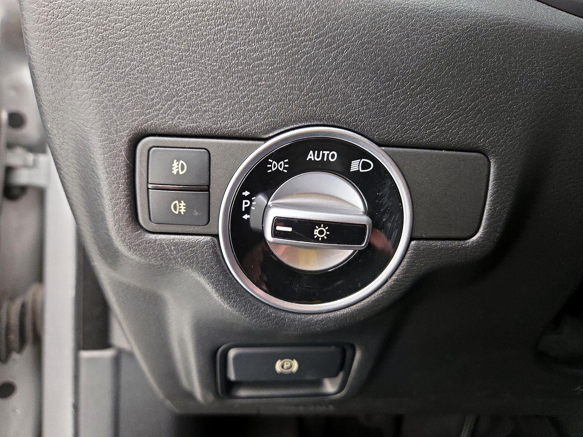 Thumbnail: 2017 INFINITI QX30 - 13