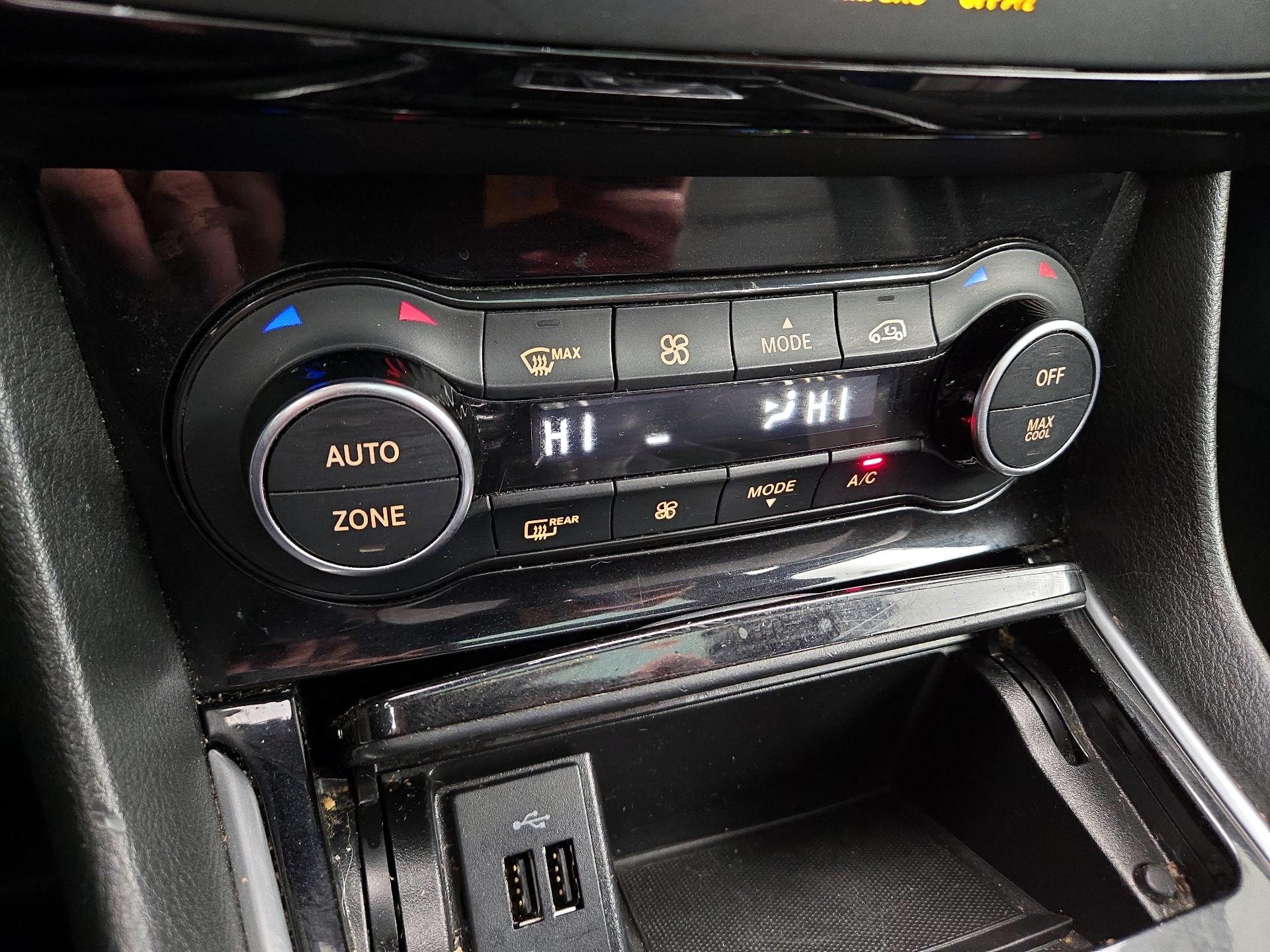 Thumbnail: 2017 INFINITI QX30 - 17